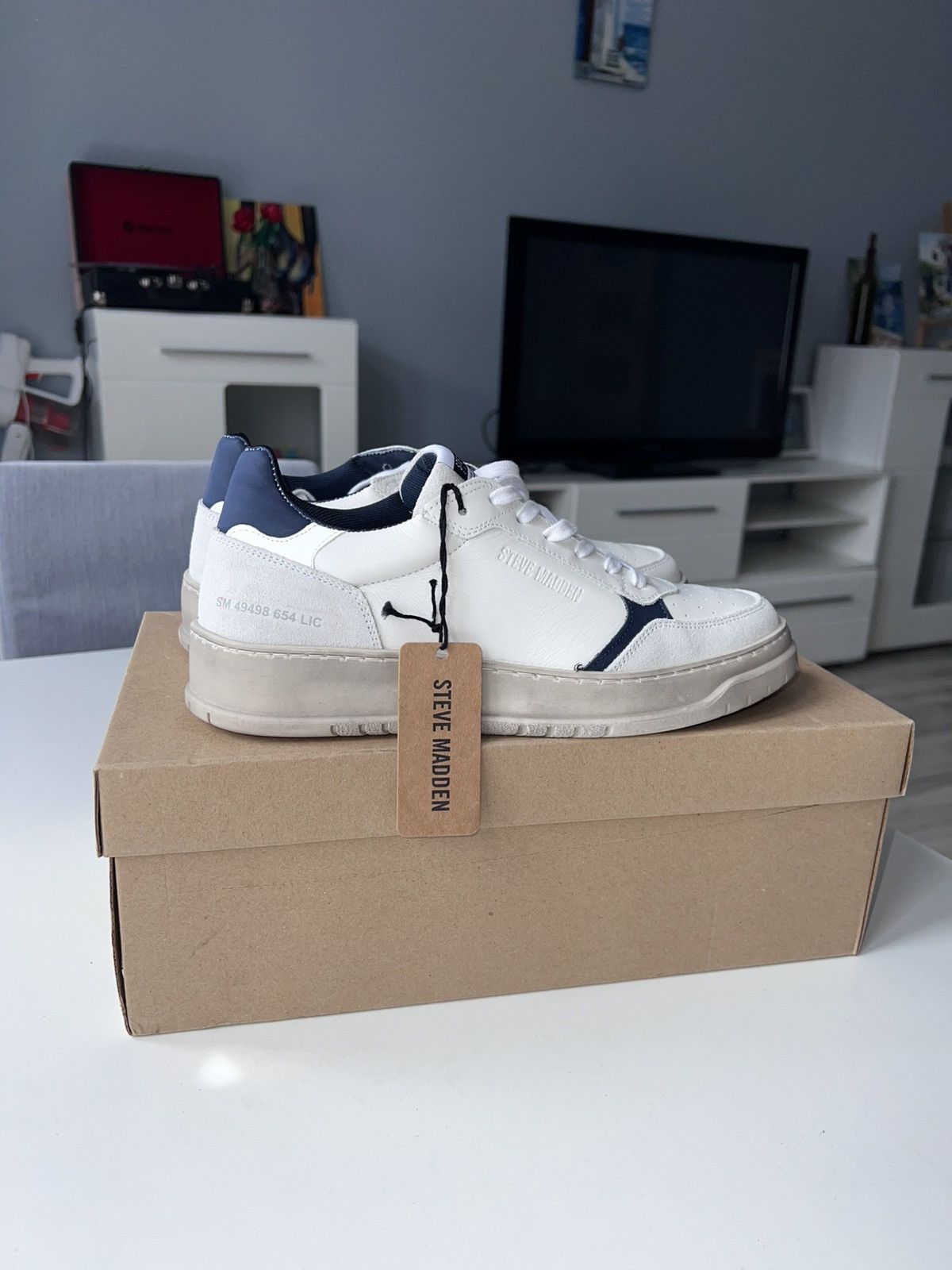 Steve Madden Steve Madden White/Navy Sneakers - Old Money Style Size US 8.5 / EU 41-42 - 2 Thumbnail