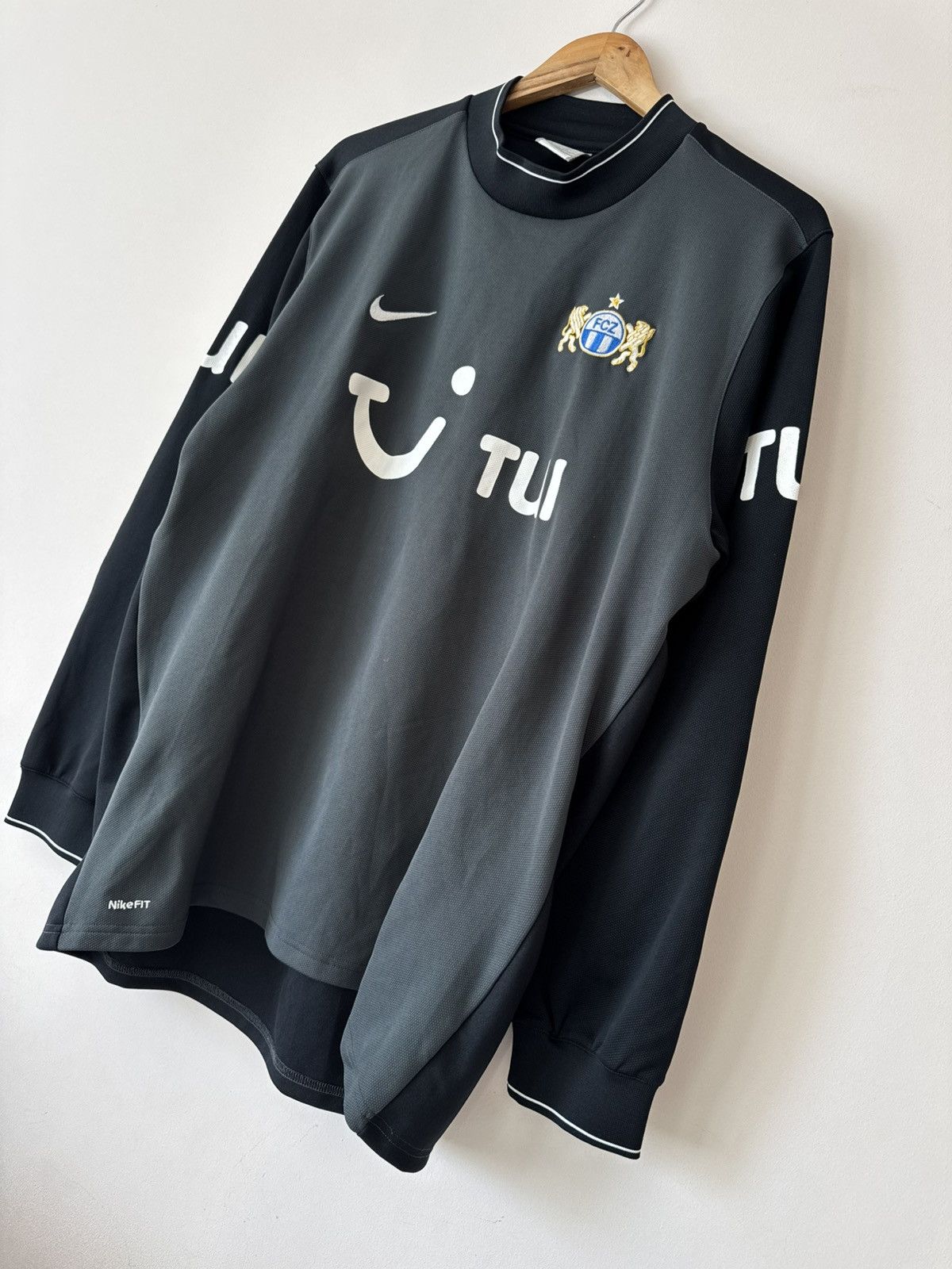 Nike Vintage Zurich FC 2009-2010 Away Goalkeeper Soccer Jersey Size US XL / EU 56 / 4 - 3 Thumbnail