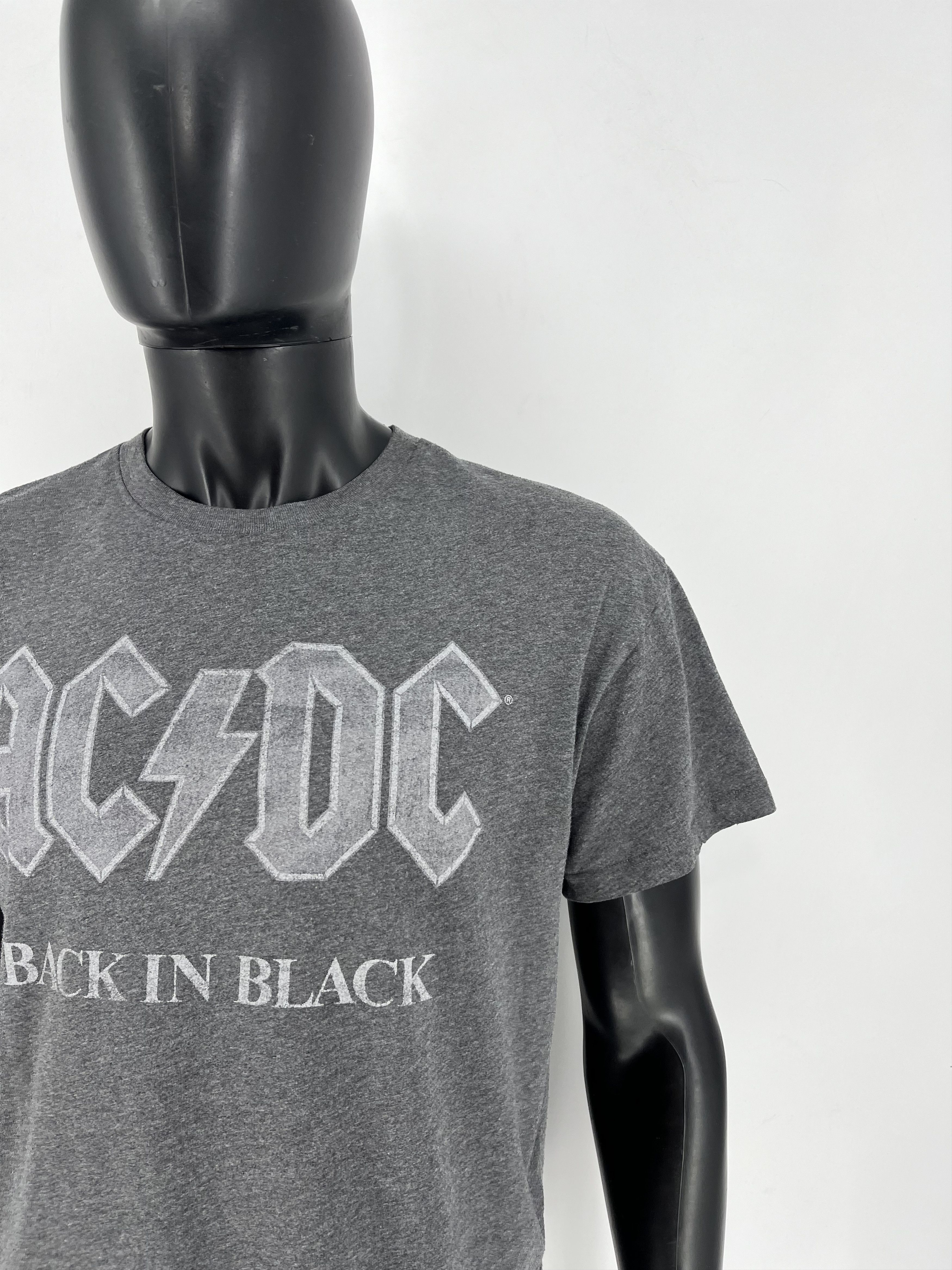 Band Tees × Vintage Vintage Y2K ACDC "Back in Black" T-Shirt Rock Band Size XL Size US M / EU 48-50 / 2 - 7 Thumbnail