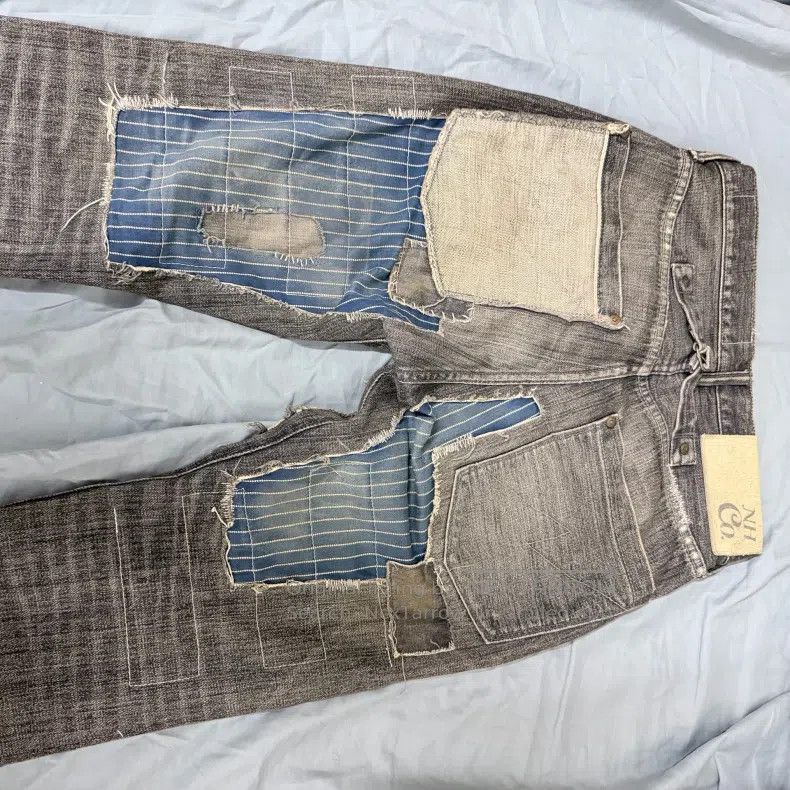 Neighborhood Neighborhood size S Jeans Size US 26 / EU 42 - 5 Thumbnail