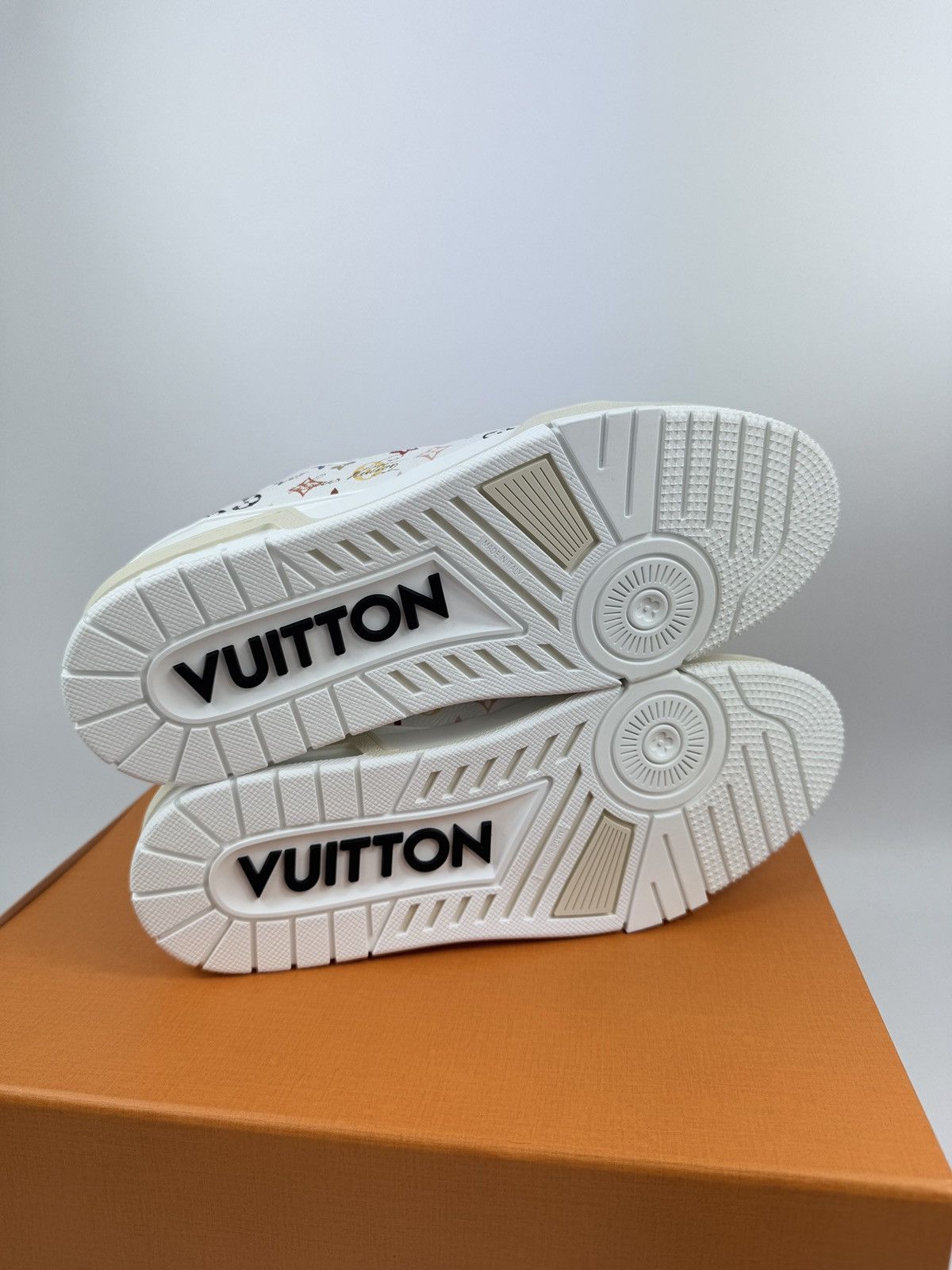 Louis Vuitton × Takashi Murakami MULTI COLOUR MONOGRAM PRINT SNEAKERS Size US 9 / EU 42 - 5 Thumbnail