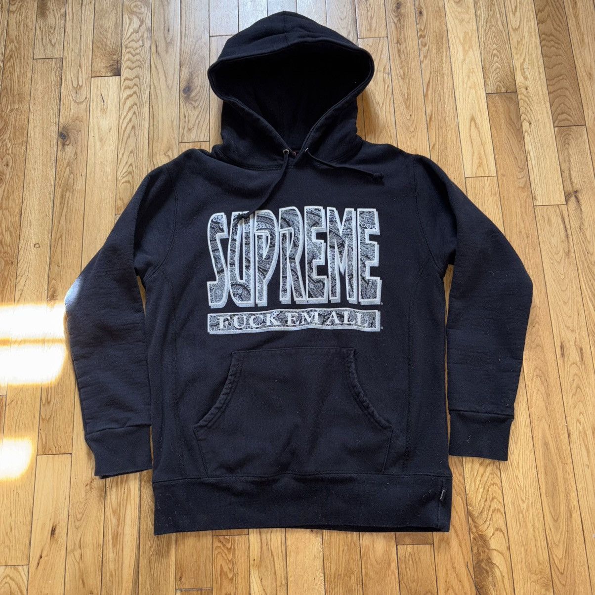 【93】supreme シュプリーム FUCK EM ALL ロゴ パーカー 8056000170573_3.jpg?v=