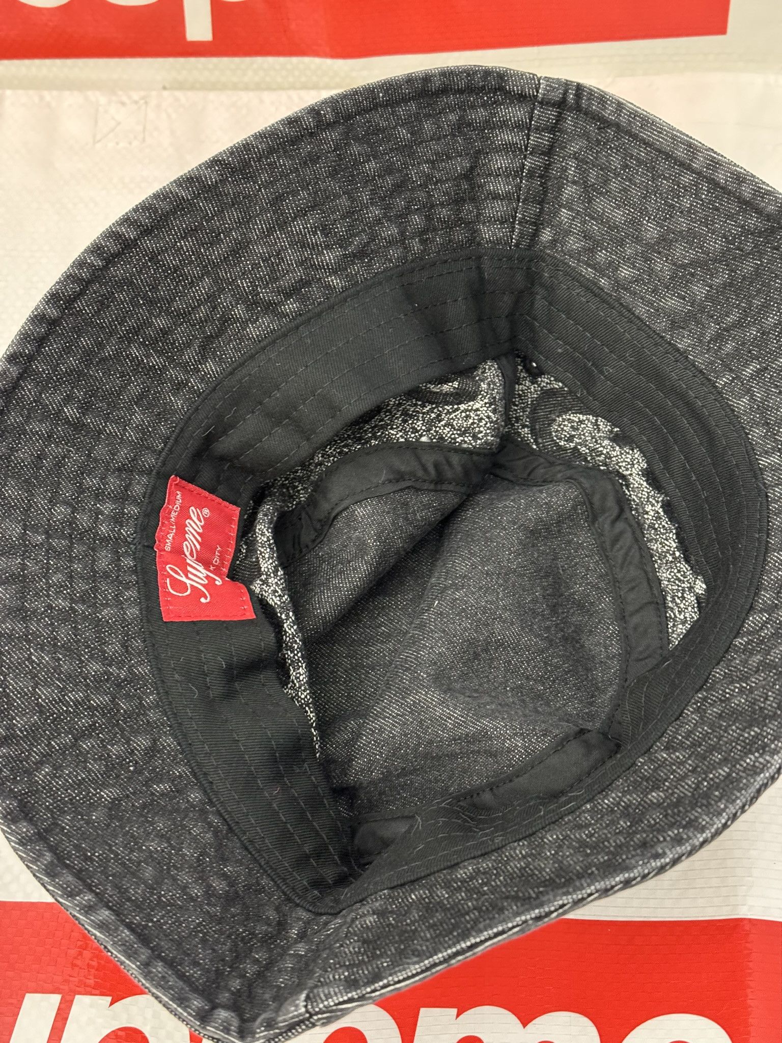 Supreme Supreme Fade Jacquard Denim Crusher Black s/m SS22 Size ONE SIZE - 4 Thumbnail