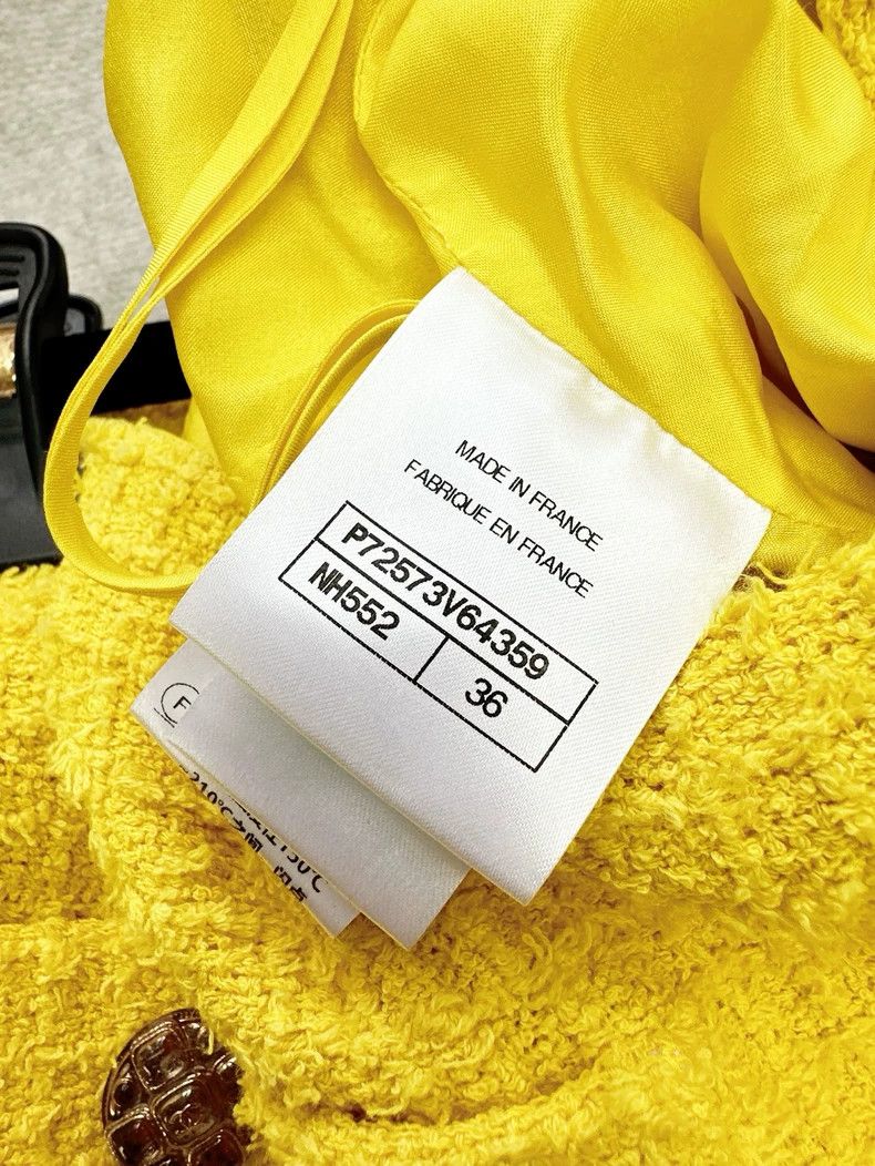 Chanel Chanel 22s spring and summer yellow skirt Size 24" / US 00 / IT 34 - 5 Thumbnail