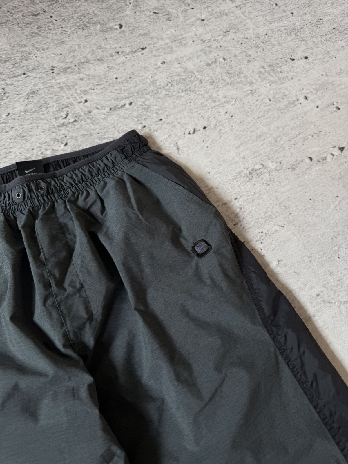 Nike × Vintage NIKE NYLON VINTAGE Y2K OVERSIZE BAGGY FIT PANTS SWEATPANTS Size US 32 / EU 48 - 5 Thumbnail