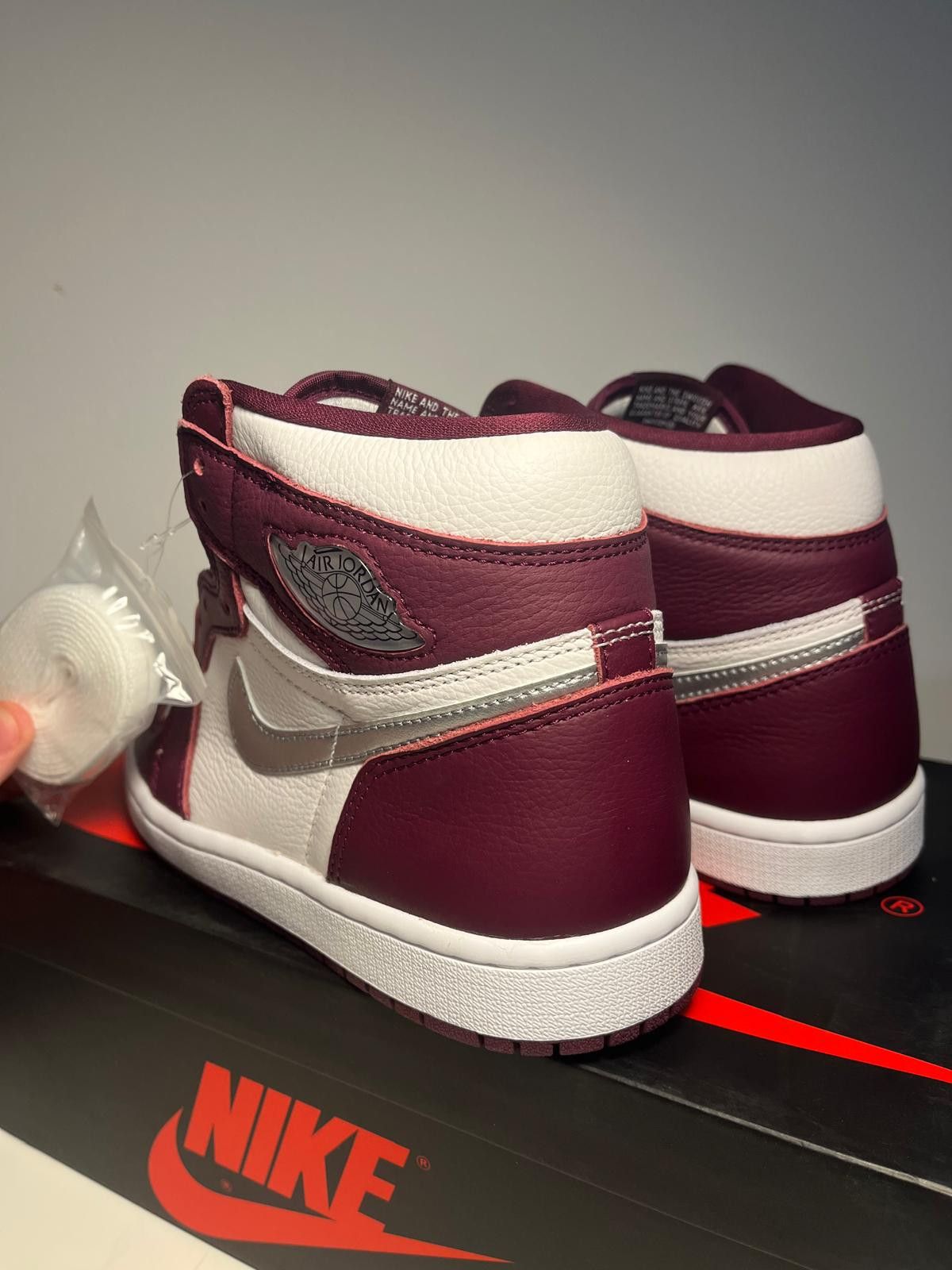 Nike Jordan 1 Retro High OG Bordeaux 40.5 Size US 7.5 / EU 40-41 - 5 Thumbnail