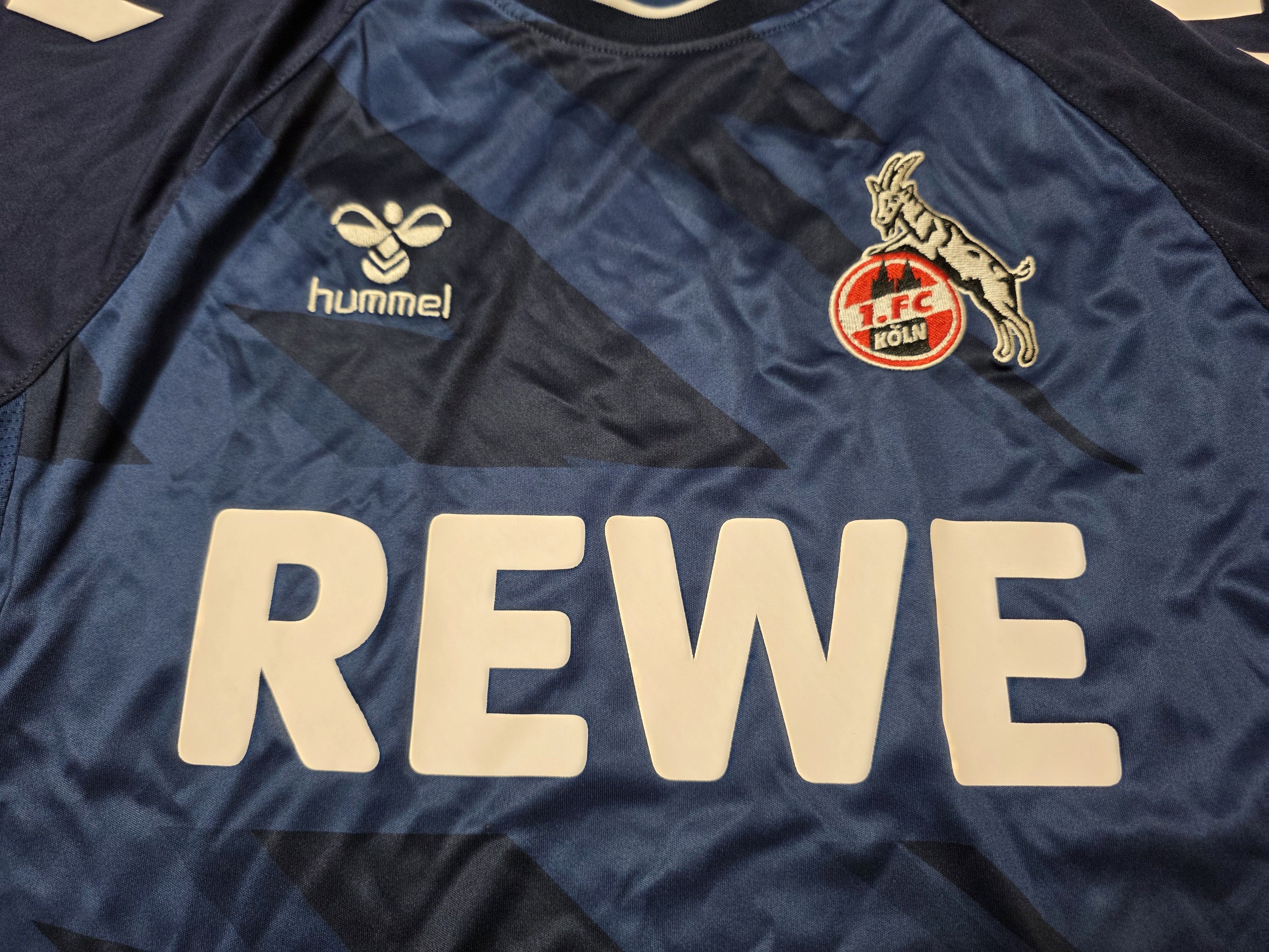 Hummel FC KOLN 2022 2023 THIRD FOOTBALL SHIRT SOCCER JERSEY Size US M / EU 48-50 / 2 - 3 Thumbnail