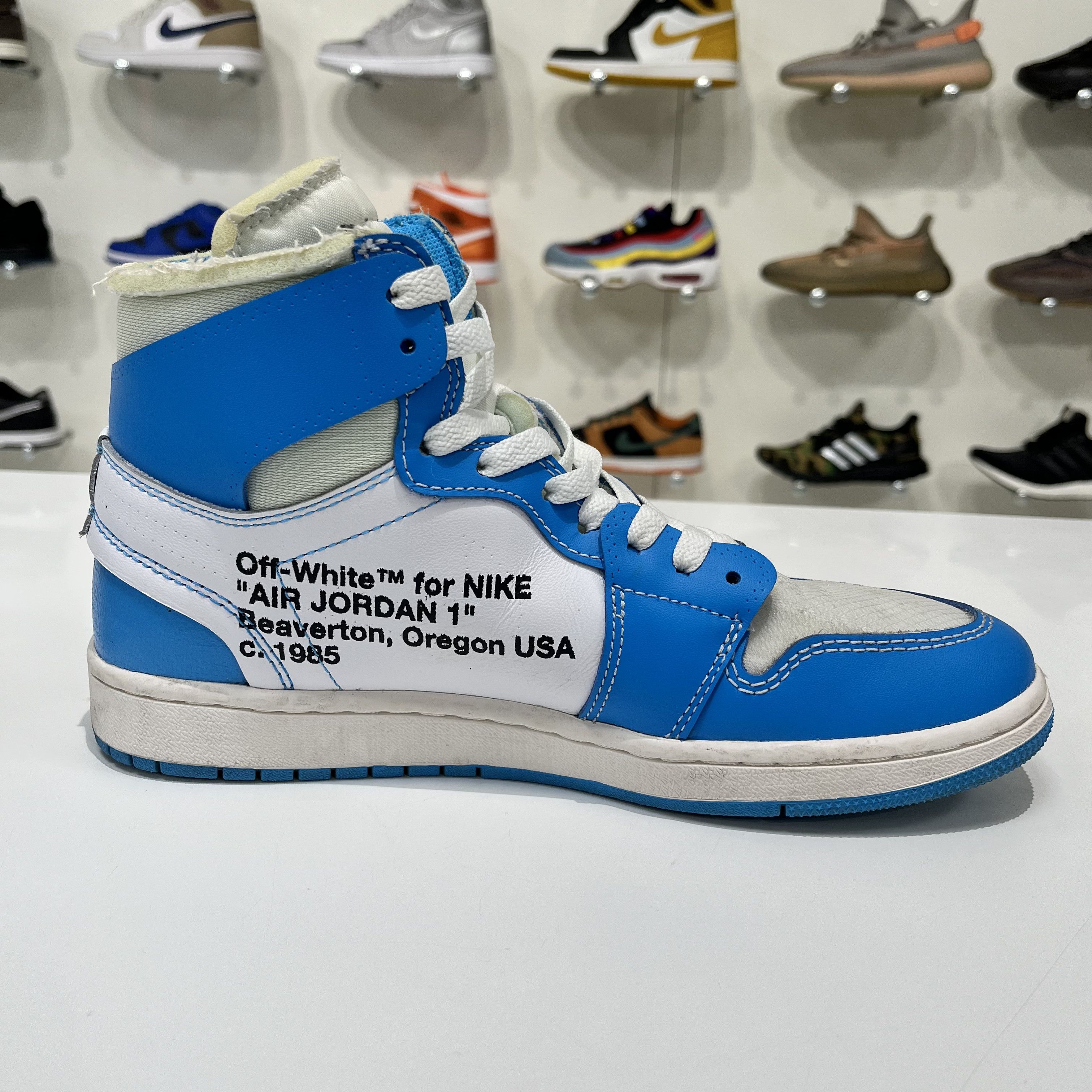 Nike × Off-White Air Jordan 1 Retro High OG x Off-White UNC Size US 8.5 / EU 41-42 - 11 Thumbnail