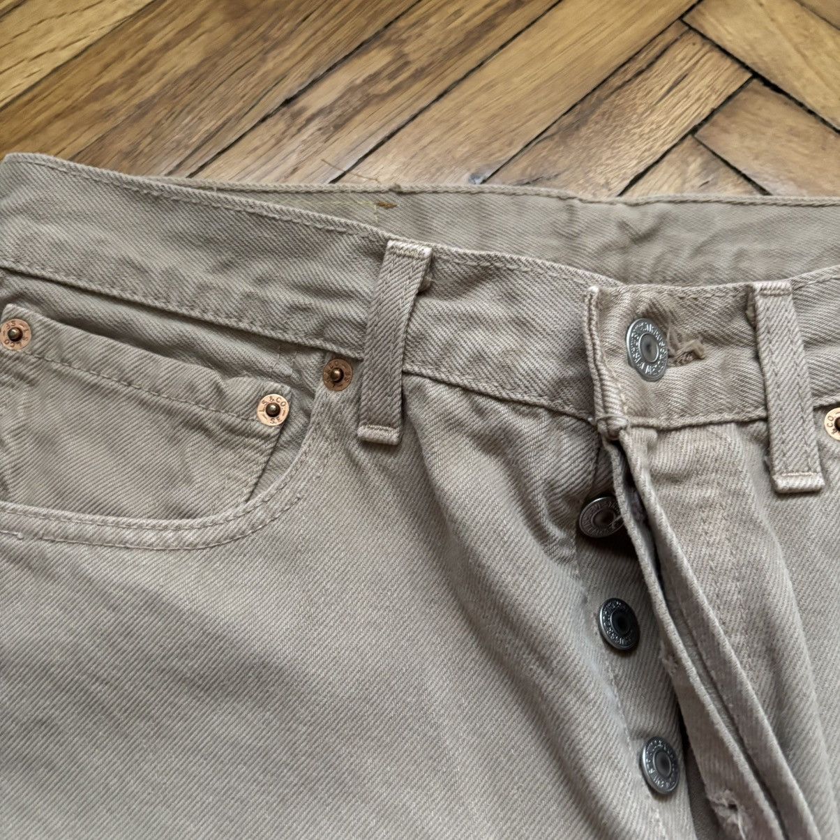 Levi's Vintage Clothing Vintage 80’s Levi’s 501 Jeans Made in UK Beige Denim Rare Ye Size US 32 / EU 48 - 8 Thumbnail