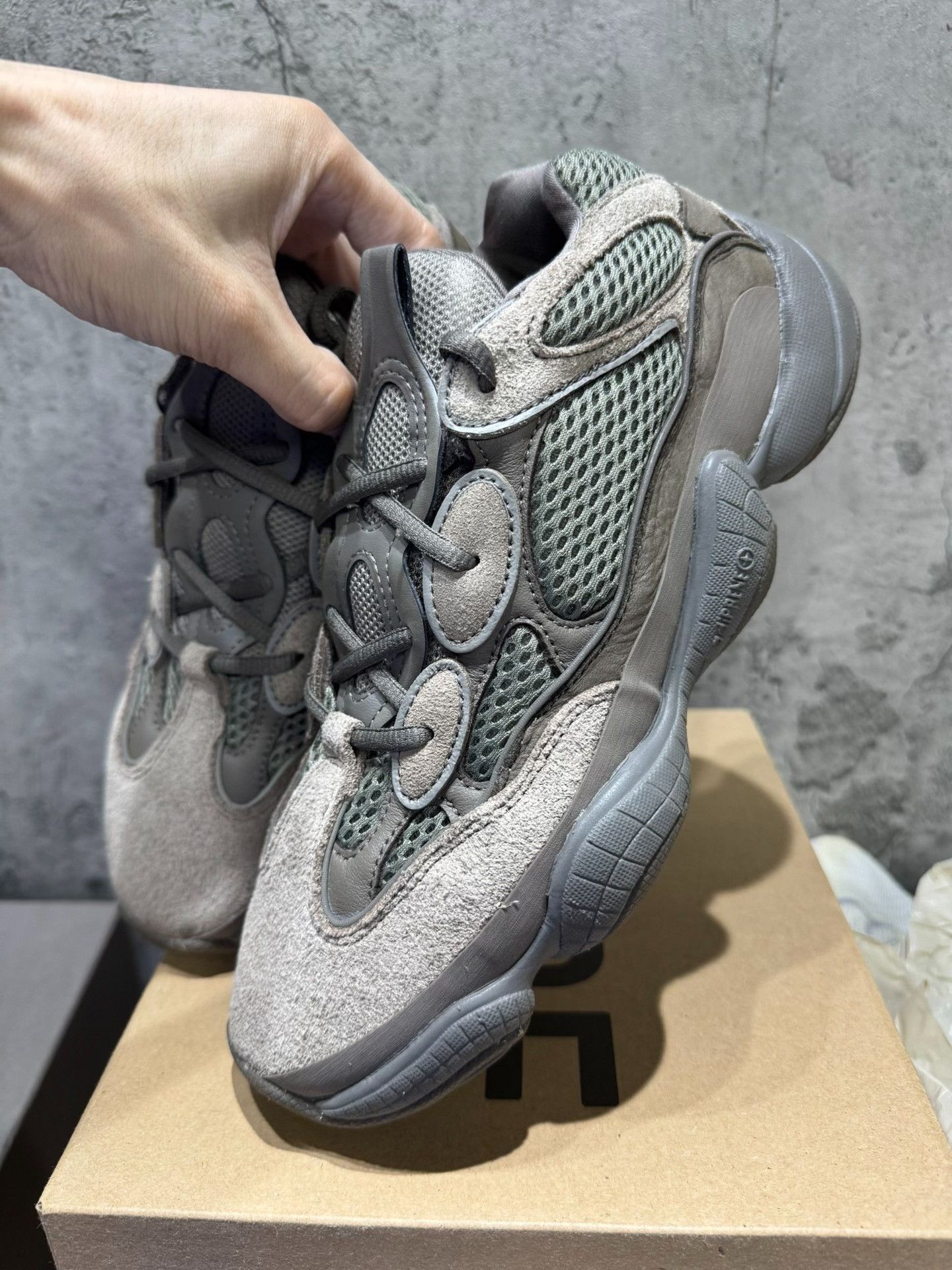 Adidas Adidas YEEZY500 Brown Lowtop Sneakers 41 Men Size US 8.5 / EU 41-42 - 1 Thumbnail