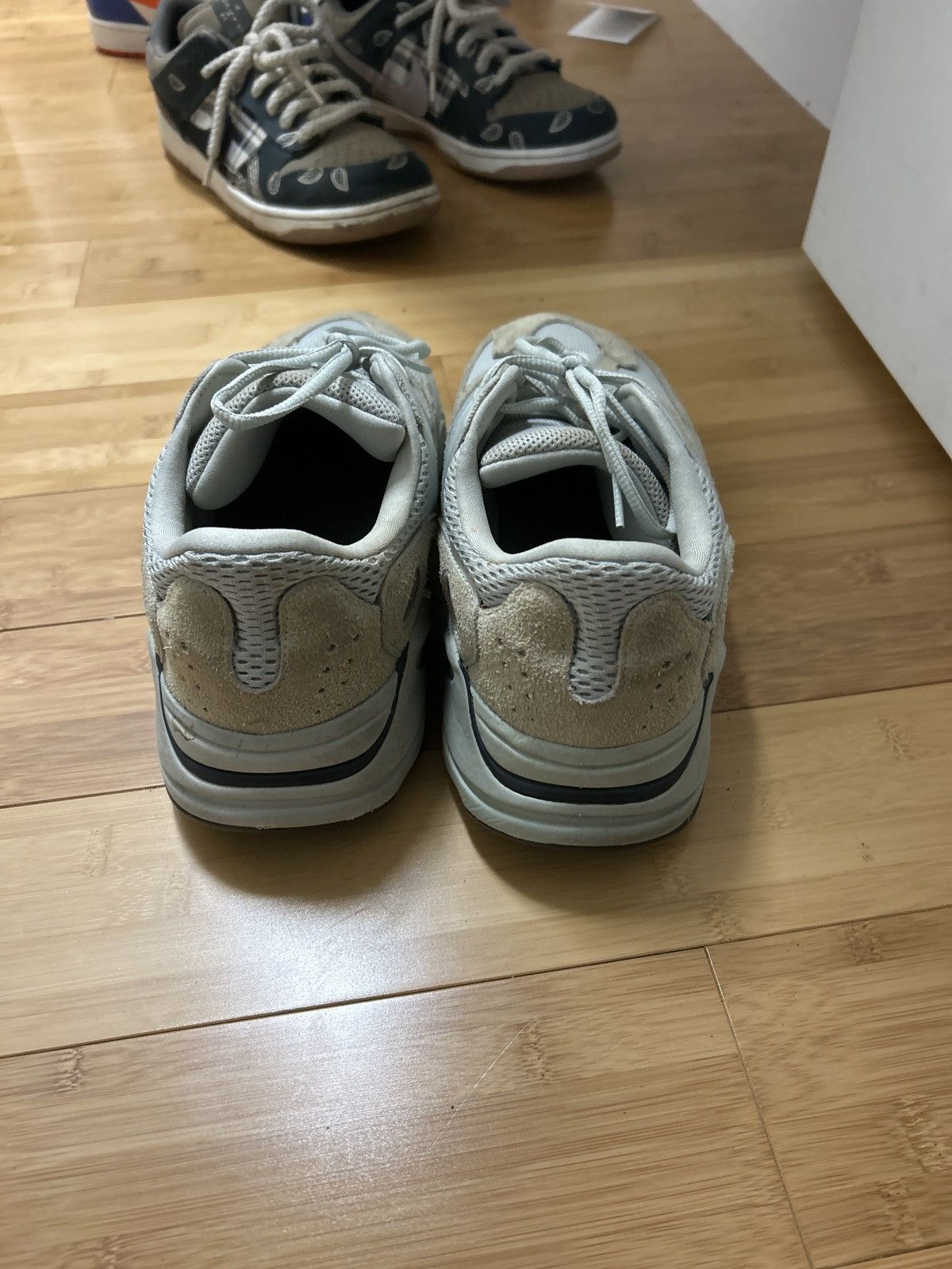 Adidas × Yeezy Yeezy boost 700 salt Size US 10.5 / EU 43-44 - 4 Thumbnail