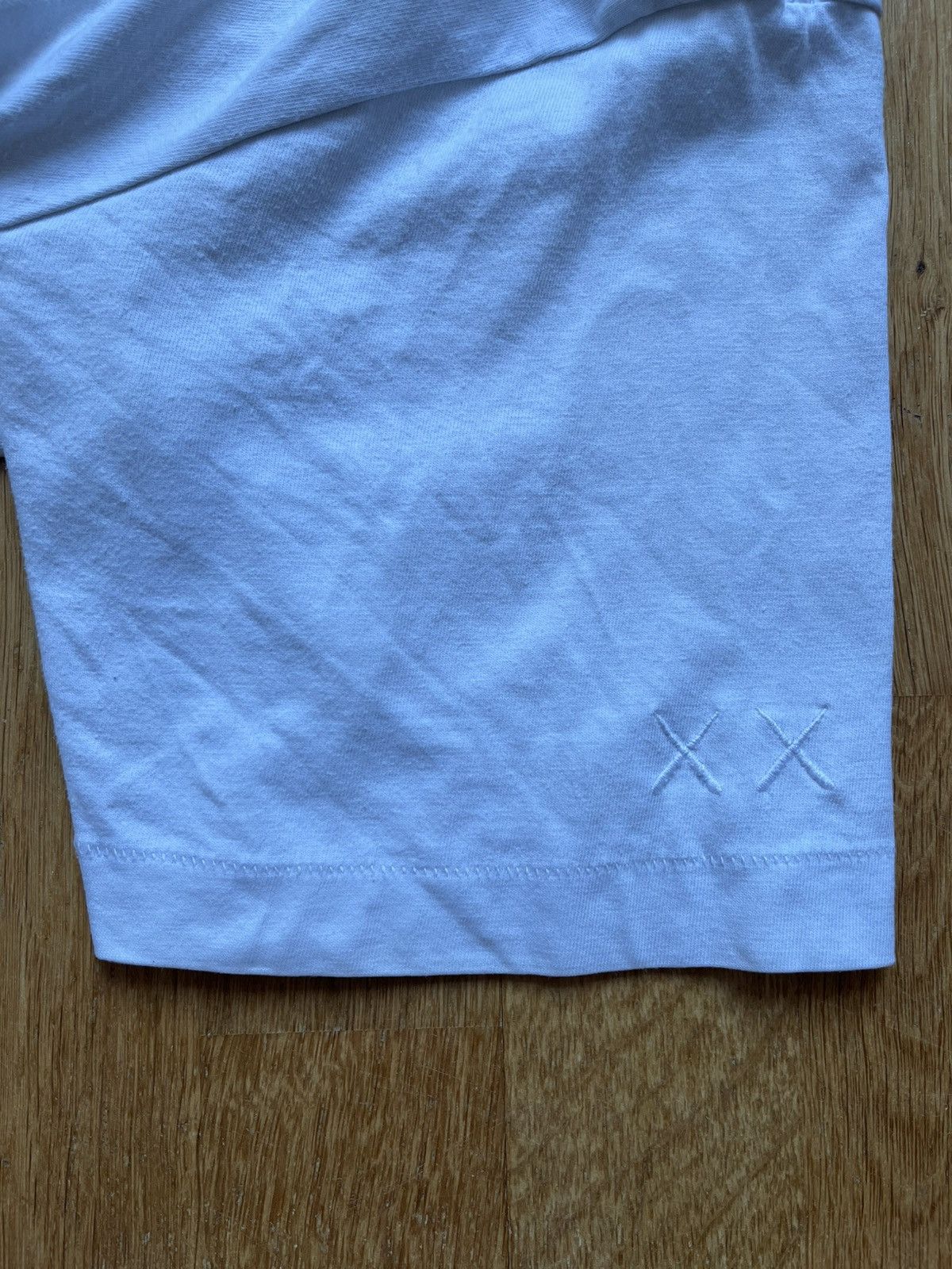 Kaws × Uniqlo Kaws uniqlo gone tee Size US M / EU 48-50 / 2 - 4 Thumbnail
