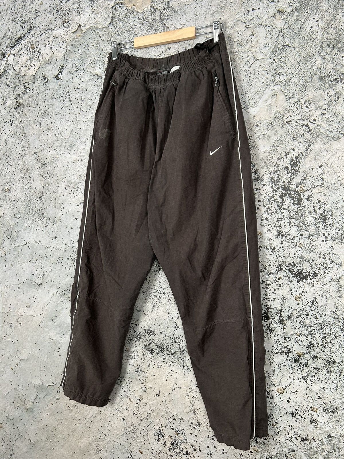 Nike Vintage Nike 90s Tracksuit Sweatpants Baggy Rap 2Pac Rare Size US 34 / EU 50 - 2 Thumbnail