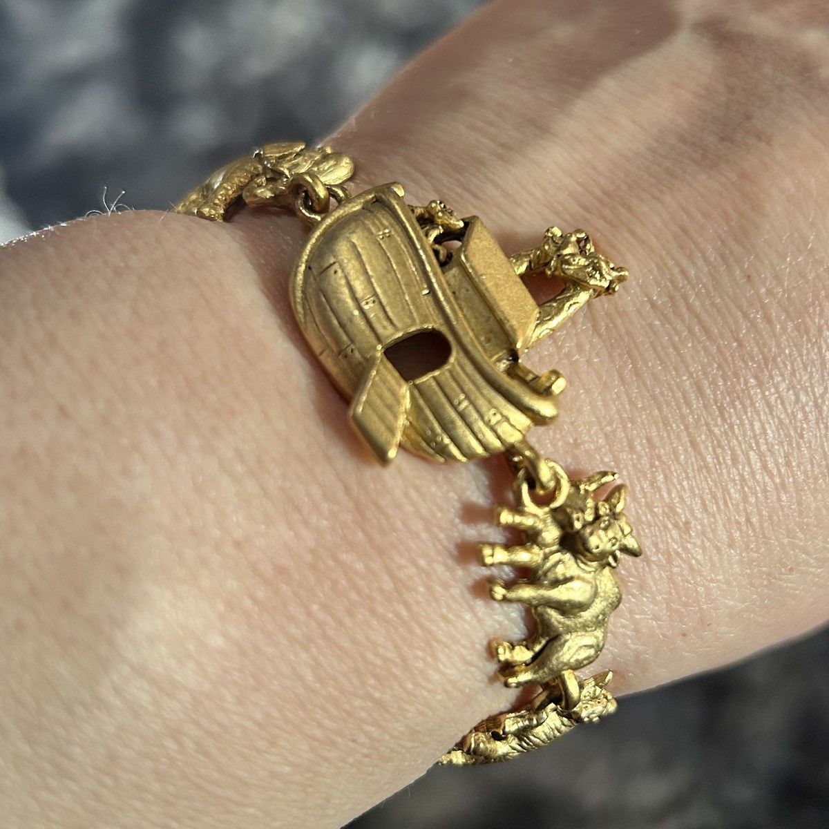 Vintage Vintage AJC American Jewelry Co Noah’s Ark gold bracelet Size ONE SIZE - 1 Thumbnail
