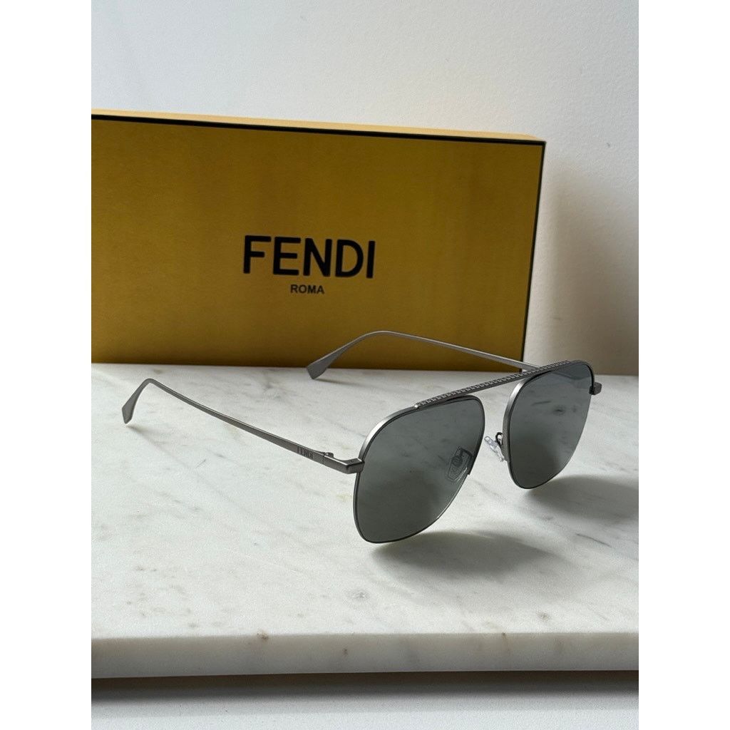 Fendi NEW Fendi FE40005U Silver Mirror Aviator Unisex Sunglasses Size ONE SIZE - 3 Thumbnail
