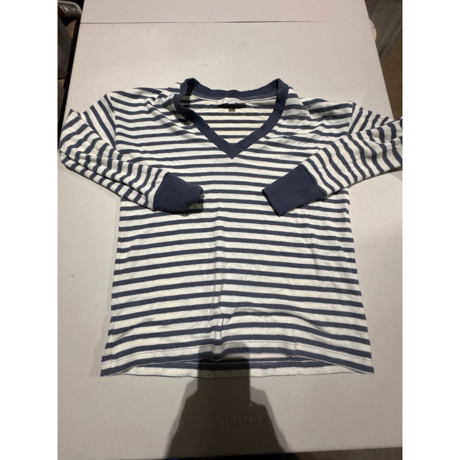 Loft LOFT Women’s XS Blue White V-Neck Sweater Long Sleeve Size XS / US 0-2 / IT 36-38 - 4 Thumbnail