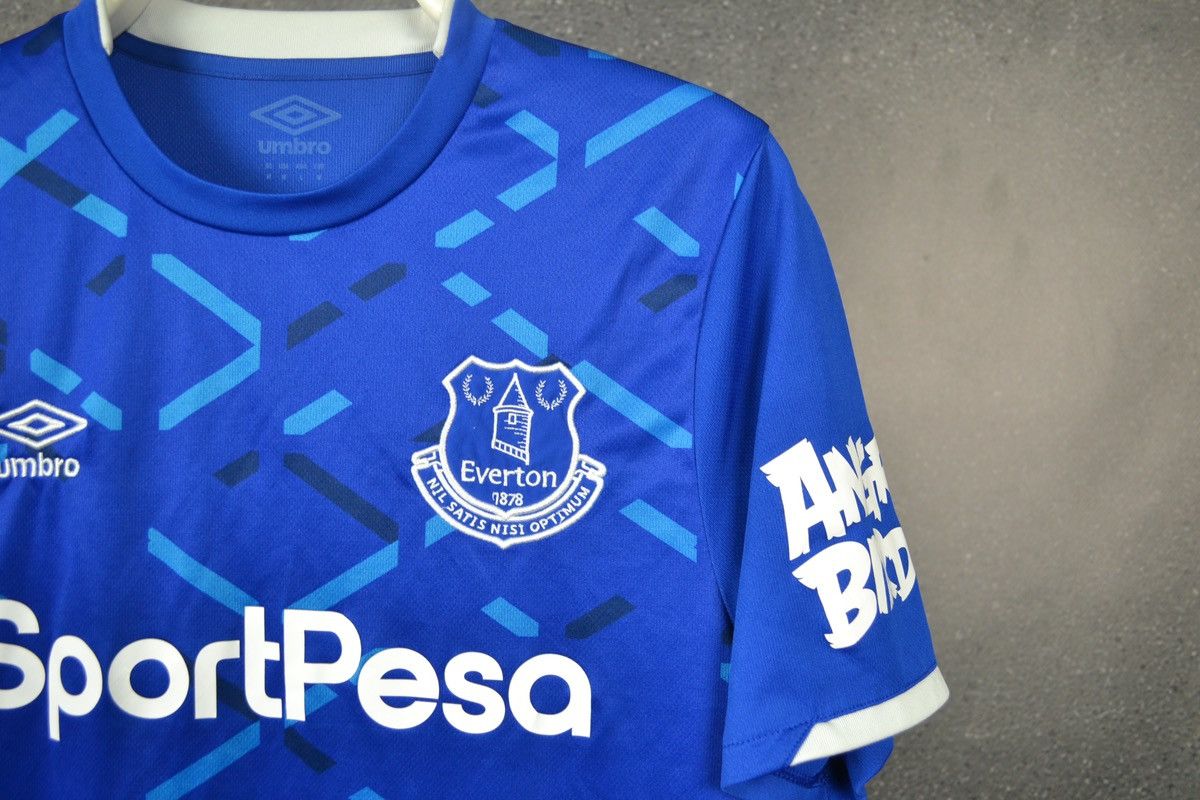 Umbro Everton FC Toffees 2019 2020 home soccer jersey Umbro Size US M / EU 48-50 / 2 - 5 Thumbnail