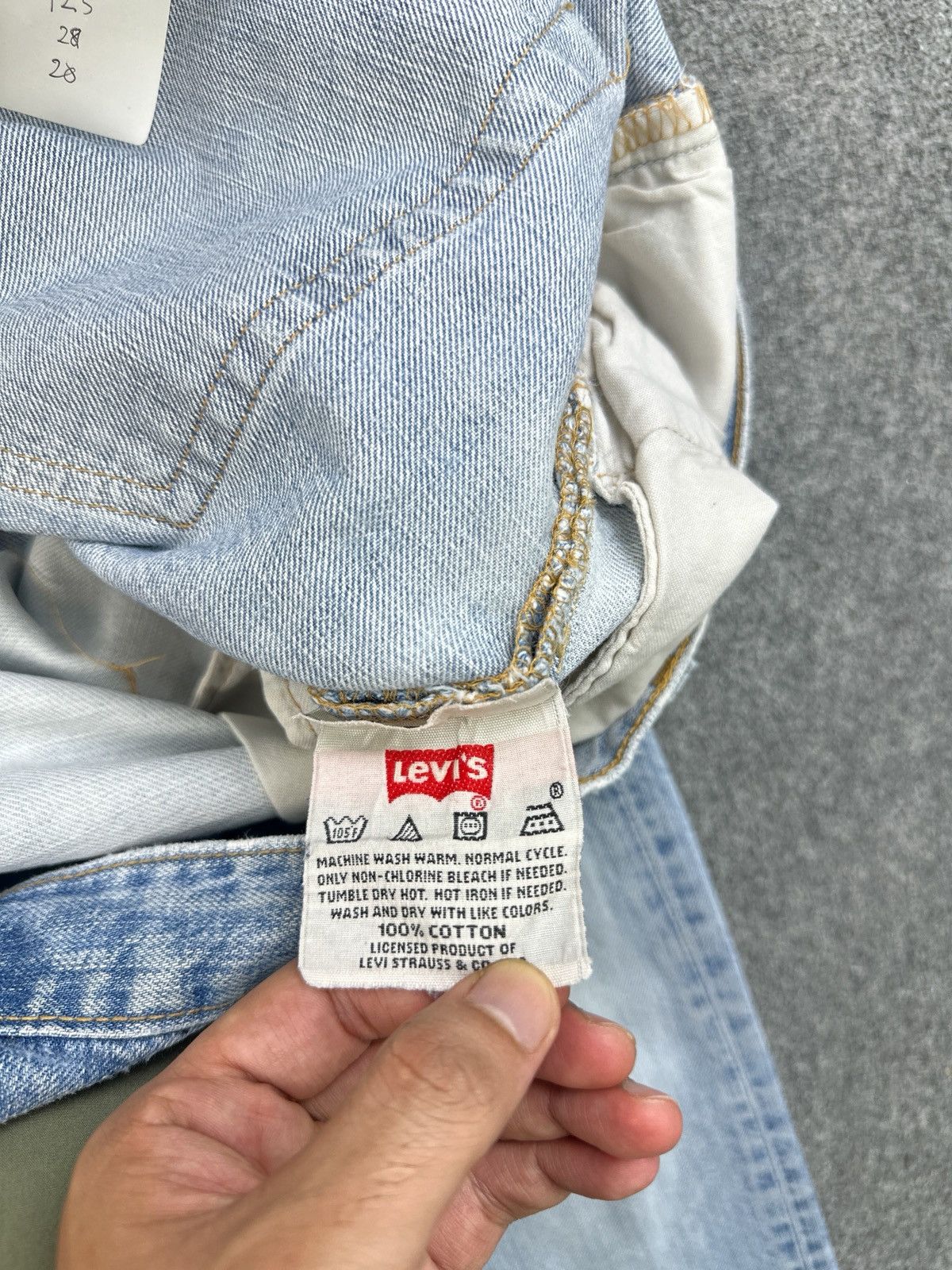Levi's Vintage Levis 501 Faded Blue Jeans S0003 Size US 37 - 7 Thumbnail