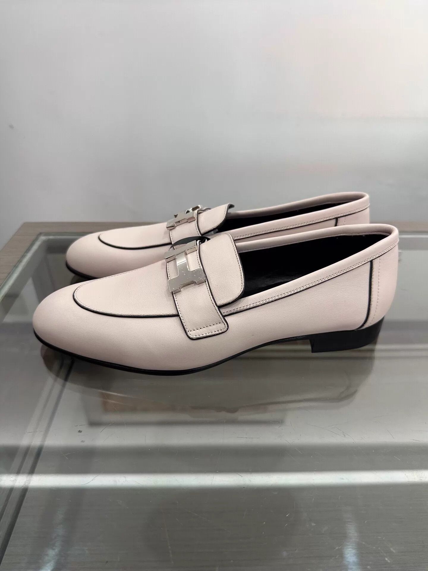 Hermes Hermes Women's Light Pink Silver H Logo Loafer Size US 5.5 / IT 35.5 - 4 Thumbnail