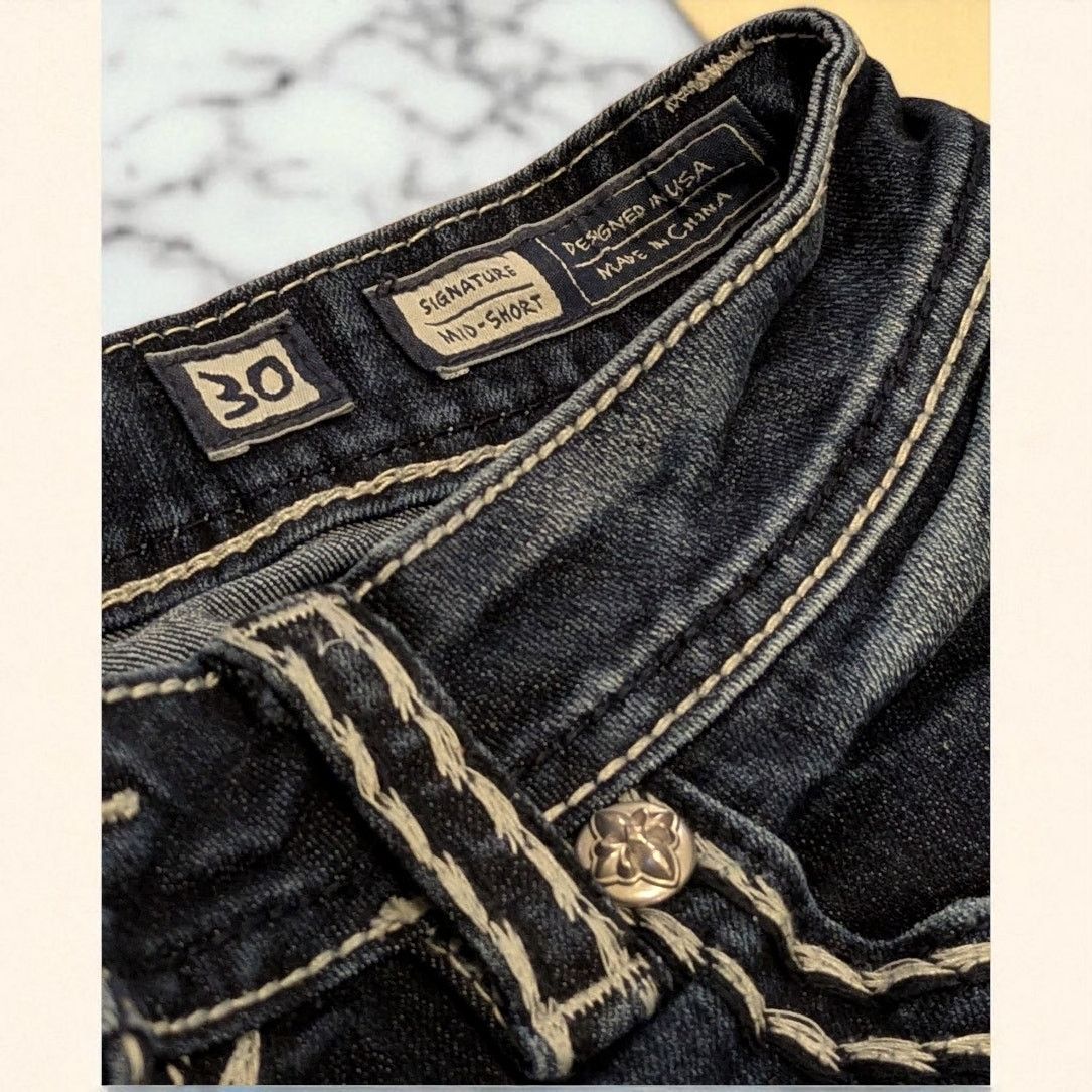 Miss Me MISS ME Denim Shorts Women 30 Dark Blue Wash Signature Mid Size 30" / US 8 / IT 44 - 3 Thumbnail