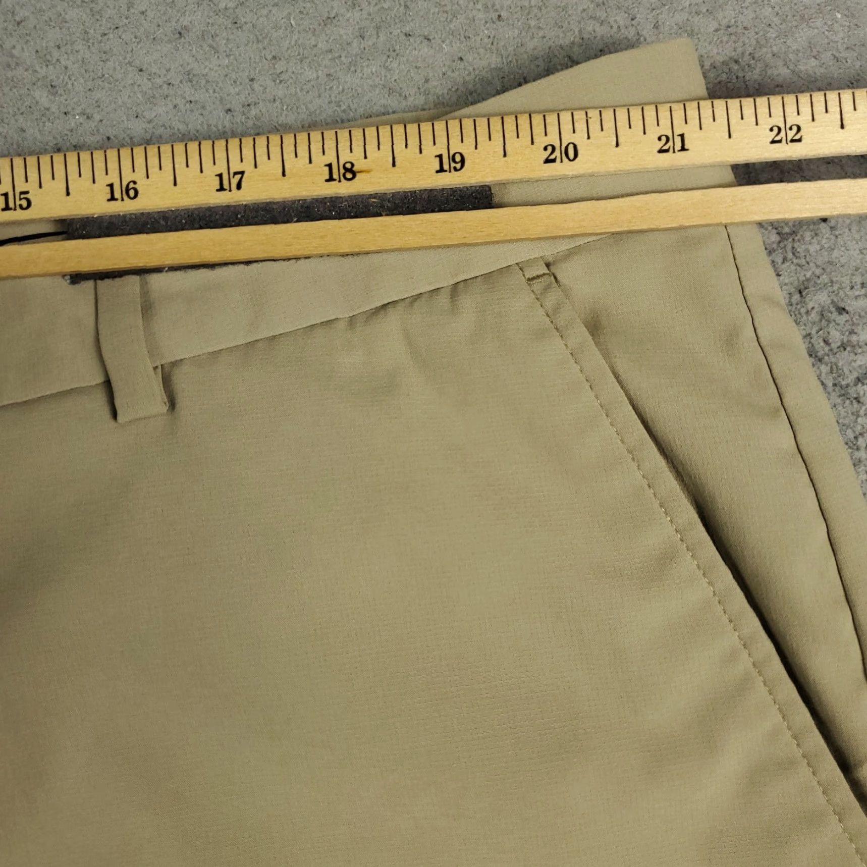 Vintage Greg Norman Mens Shorts 42 Beige Flat Front Chino Polyester Casual Business Travel Sports Beig e Size US 42 / EU 58 - 4 Thumbnail