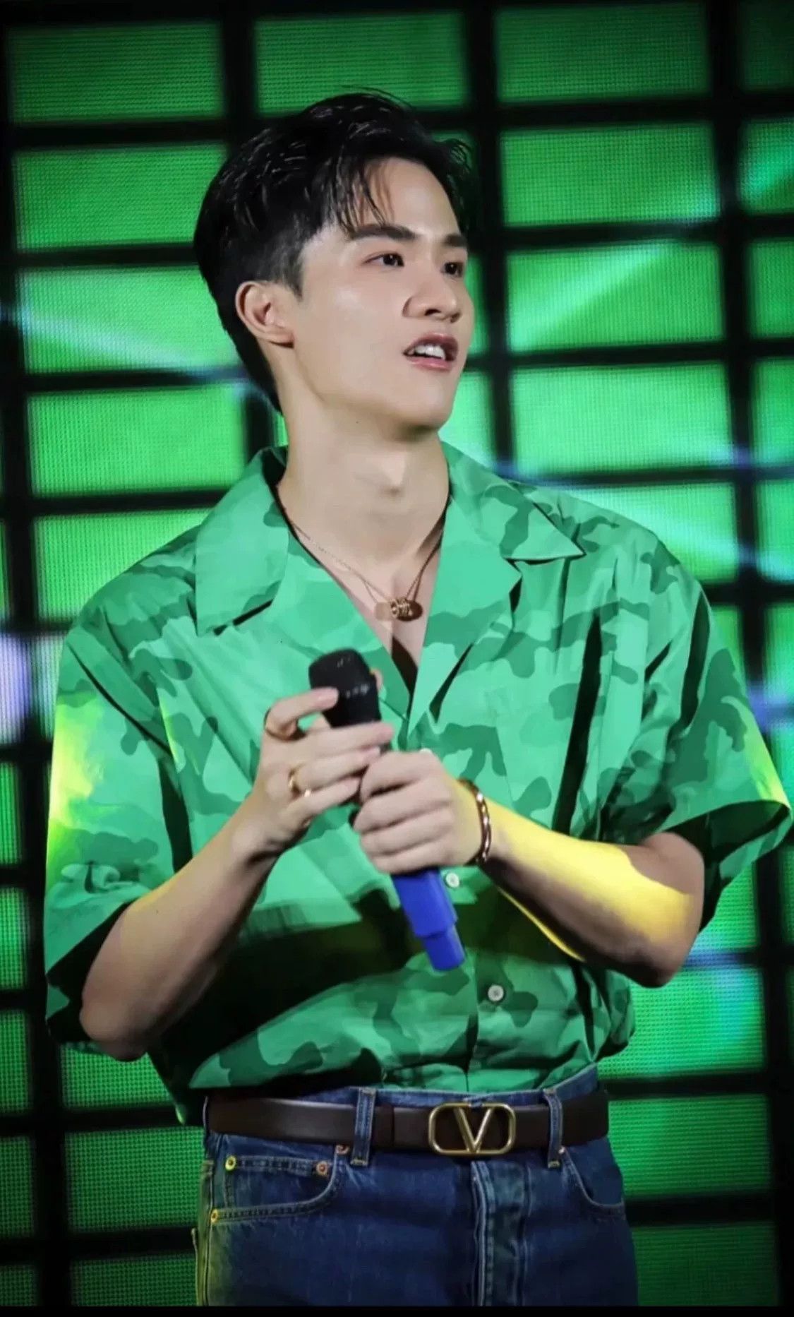 Valentino Valentino Green Camouflage Short-Sleeve Shirt Size US M / EU 48-50 / 2 - 1 Thumbnail