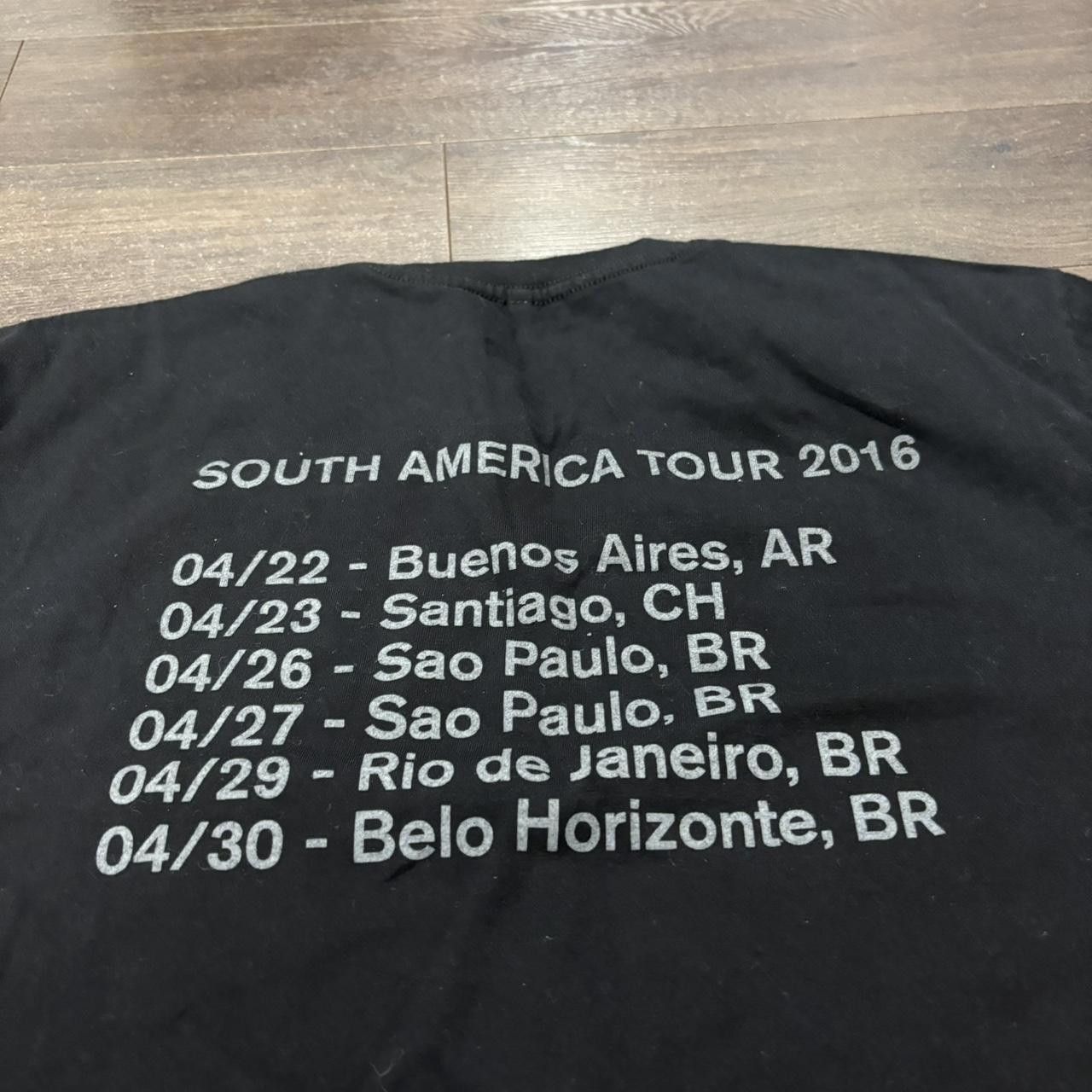 Gildan city and colour South America tour t shirt 2016 XL fits M/L Size US XL / EU 56 / 4 - 4 Thumbnail