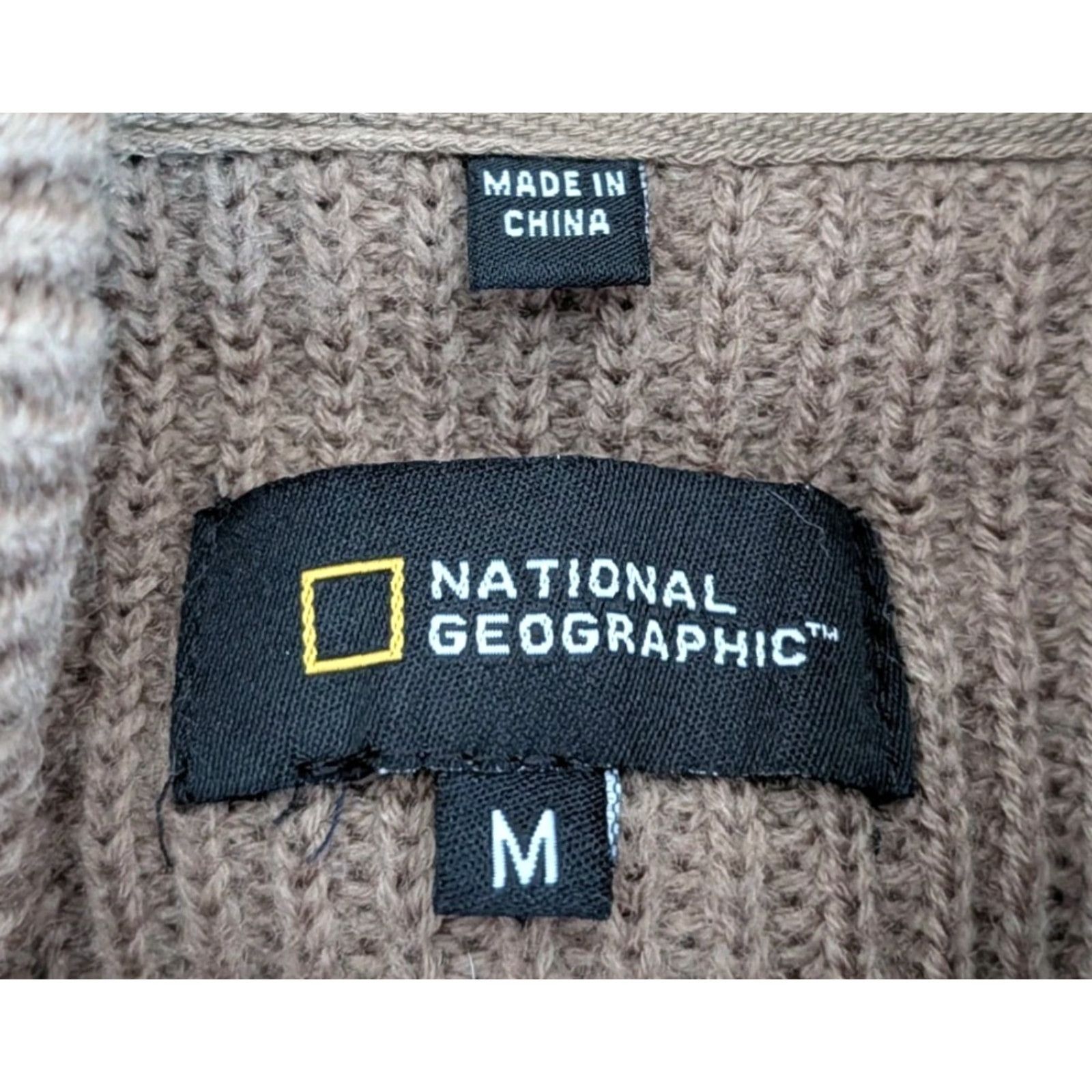 Vintage VINTAGE National Geographic Sweater Men Pullover Knit Wool Army Green Elbow Patch 1/4 Button Cowl Neck M Size US M / EU 48-50 / 2 - 7 Thumbnail