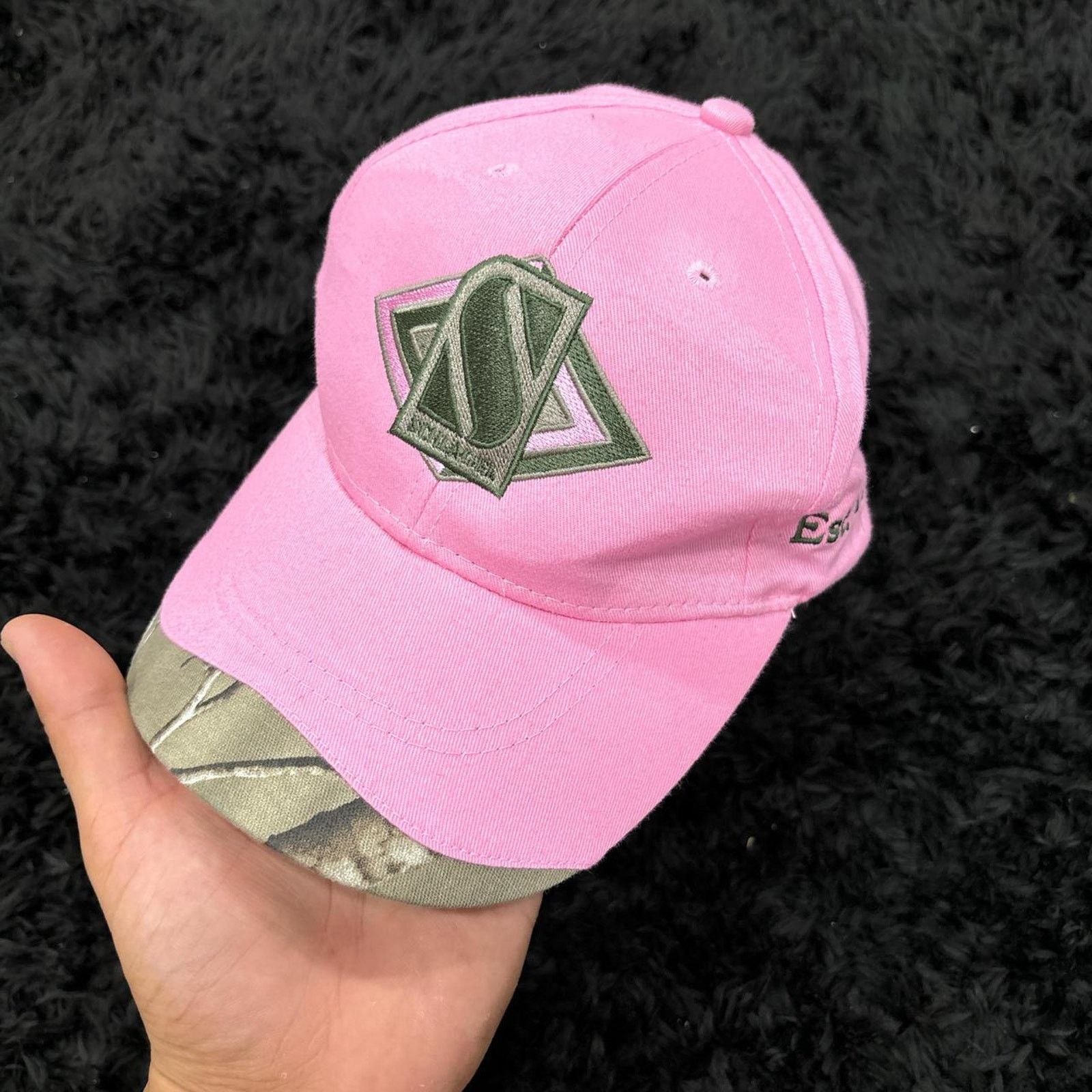 Other Pink and camo cap Size ONE SIZE - 1 Thumbnail
