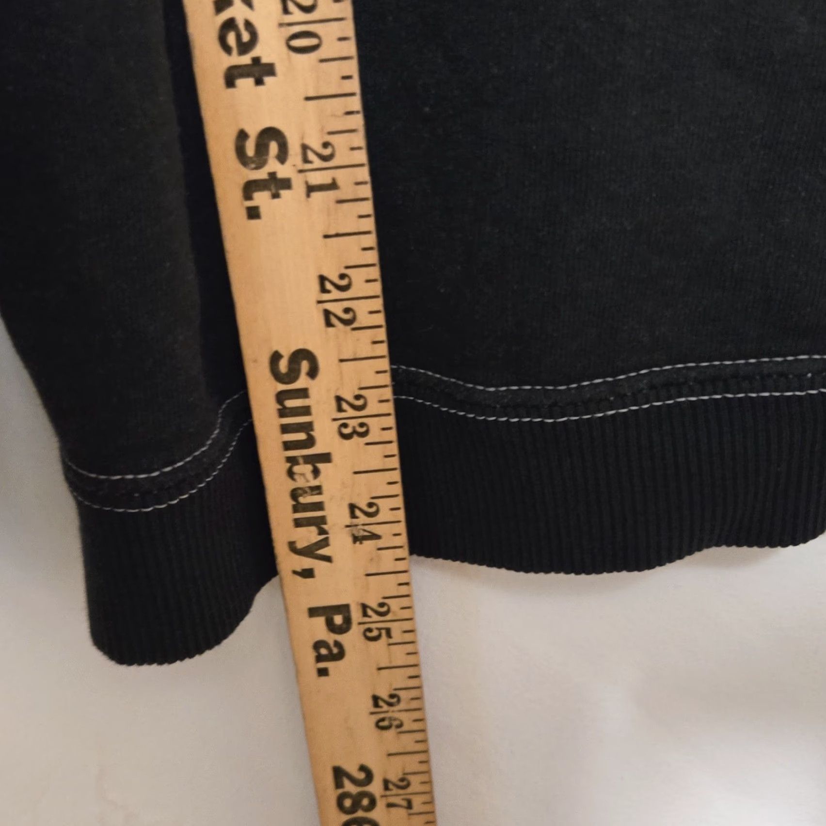Vintage VINTAGE Canada Sweatshirt Adult L Black Men Long Sleeve Pullover Sweatshirt Black Mens Vintage Canada Sweatshirt L Black Size US L / EU 52-54 / 3 - 6 Thumbnail
