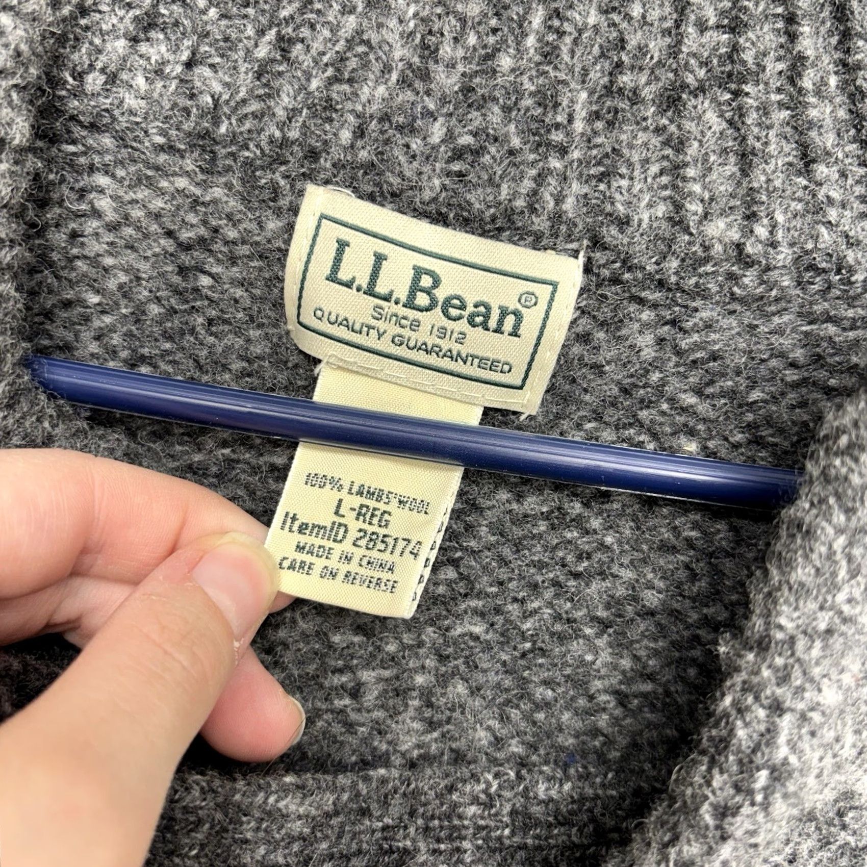 Vintage VINTAGE L.L.Bean Sweater Mens Large Lambswool Knit Crew Neck 90s Slim Fit Gray Wool Pullover Shirt? Size US L / EU 52-54 / 3 - 4 Thumbnail