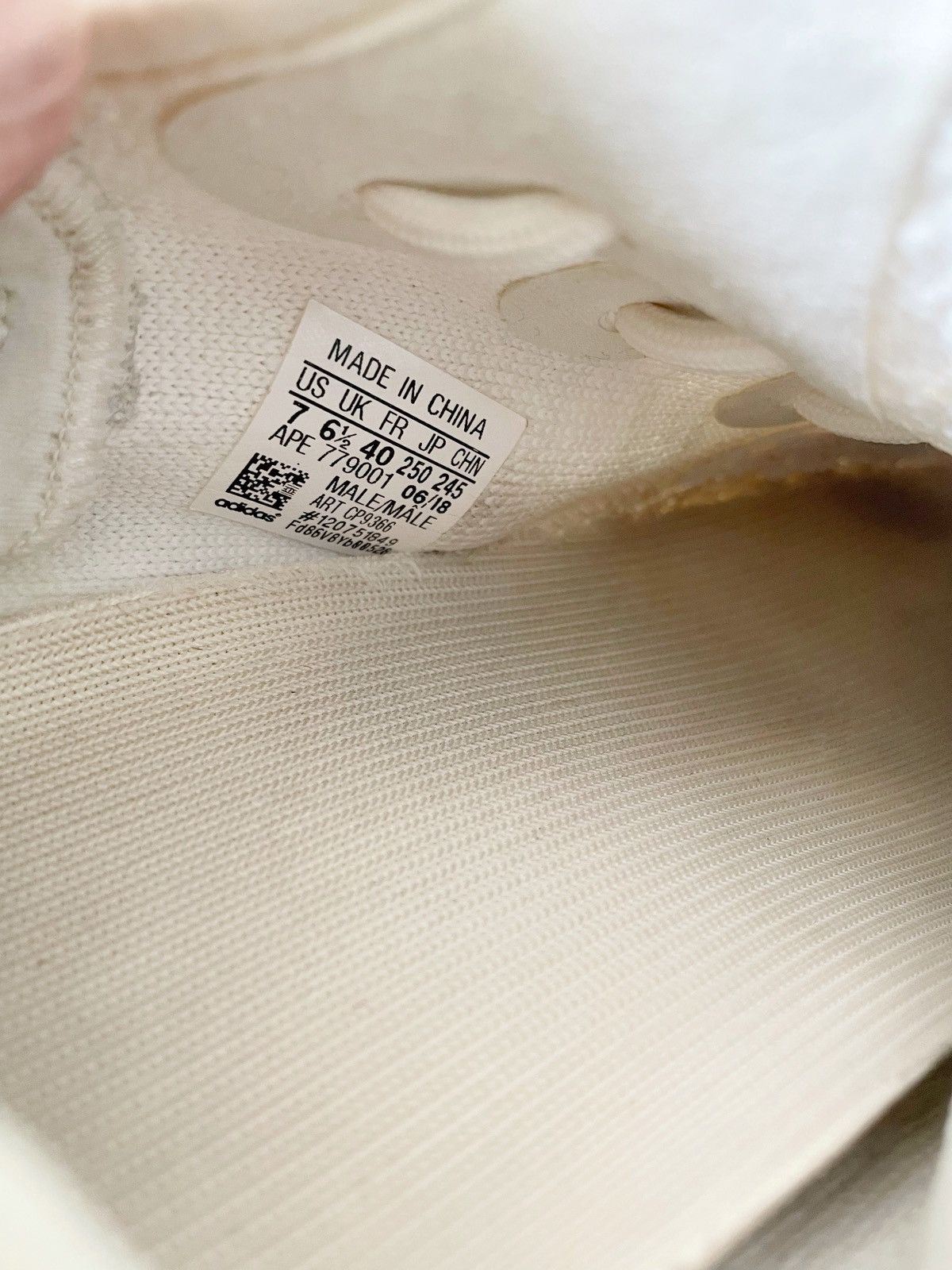 Adidas × Kanye West Adidas Yeezy Boost 350 V2 Cream White Size 40 SS18 Size US 7 / EU 40 - 8 Thumbnail