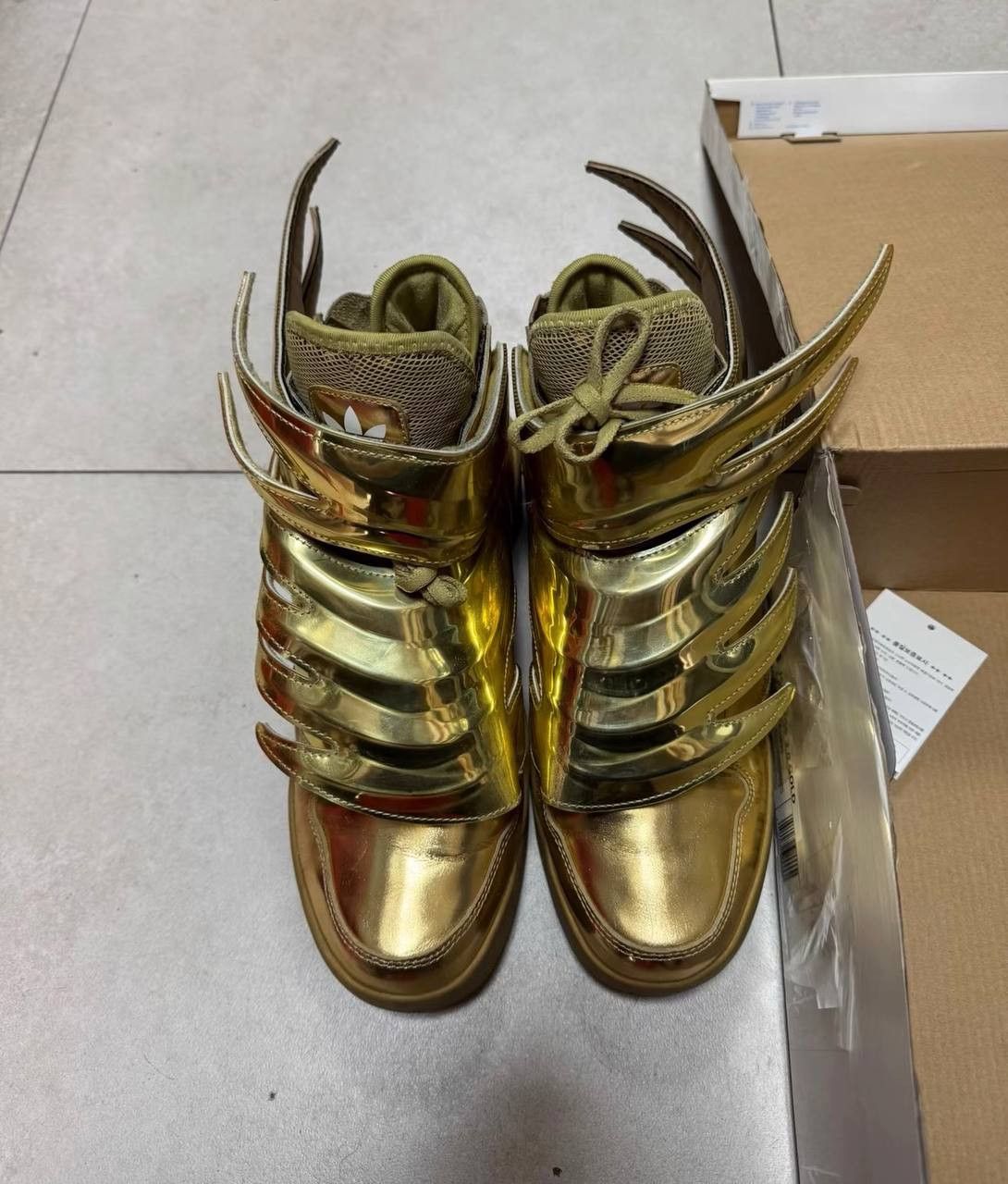 Adidas × Jeremy Scott Adidas Jeremy Scott Wings 3.0 Wings, gold, Saint Seiya style Size US 9 / EU 42 - 2 Thumbnail