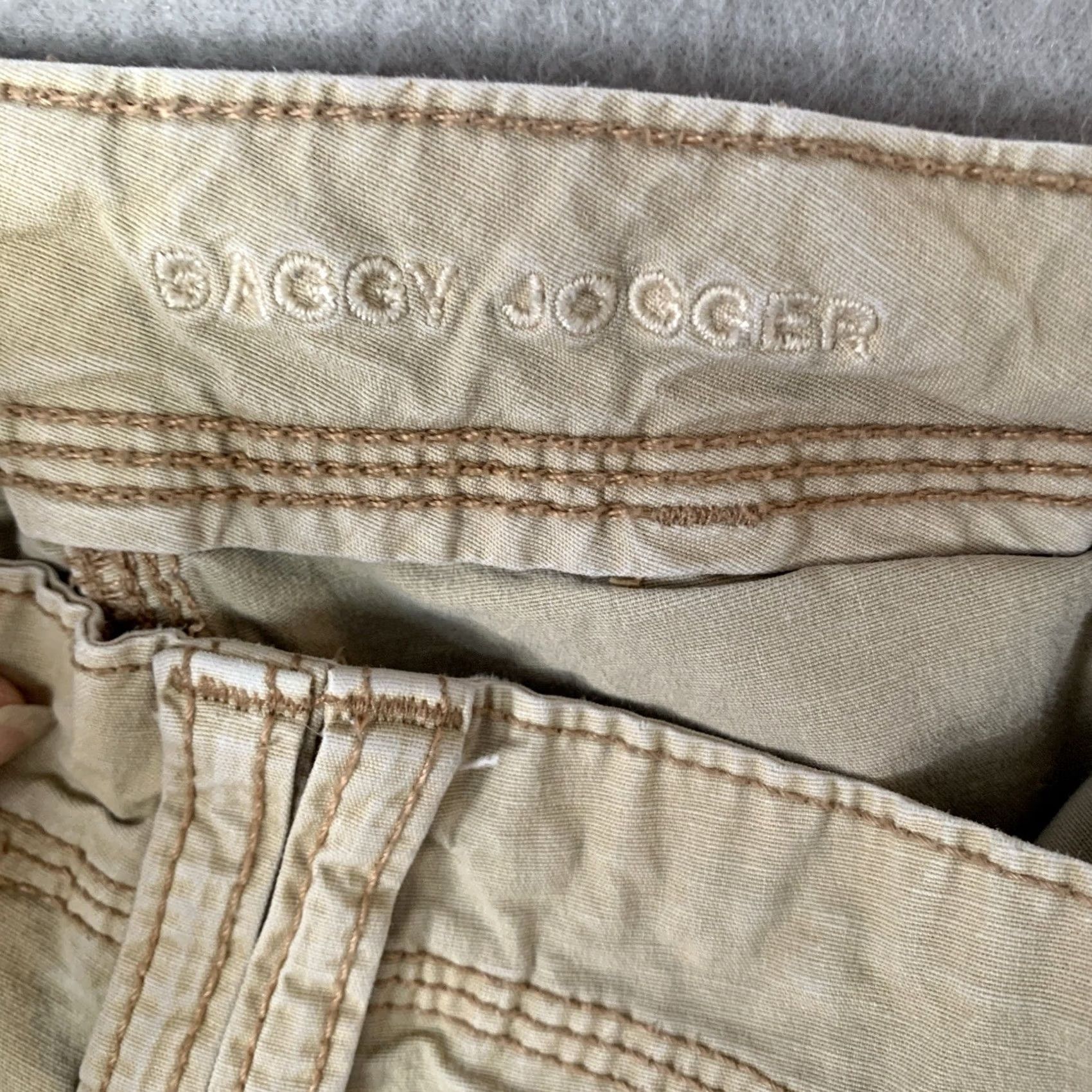 American Eagle Outfitters VINTAGE American Eagle Pant Women 4 Beige Baggy Jogger Cargo Utility Y2K Streetwear Size 27" / US 4 / IT 40 - 4 Thumbnail