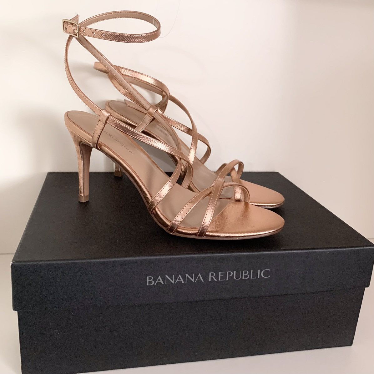 Banana Republic Banana republic Rose gold leather strappy heels size 6 Size US 6 / IT 36 - 13 Thumbnail
