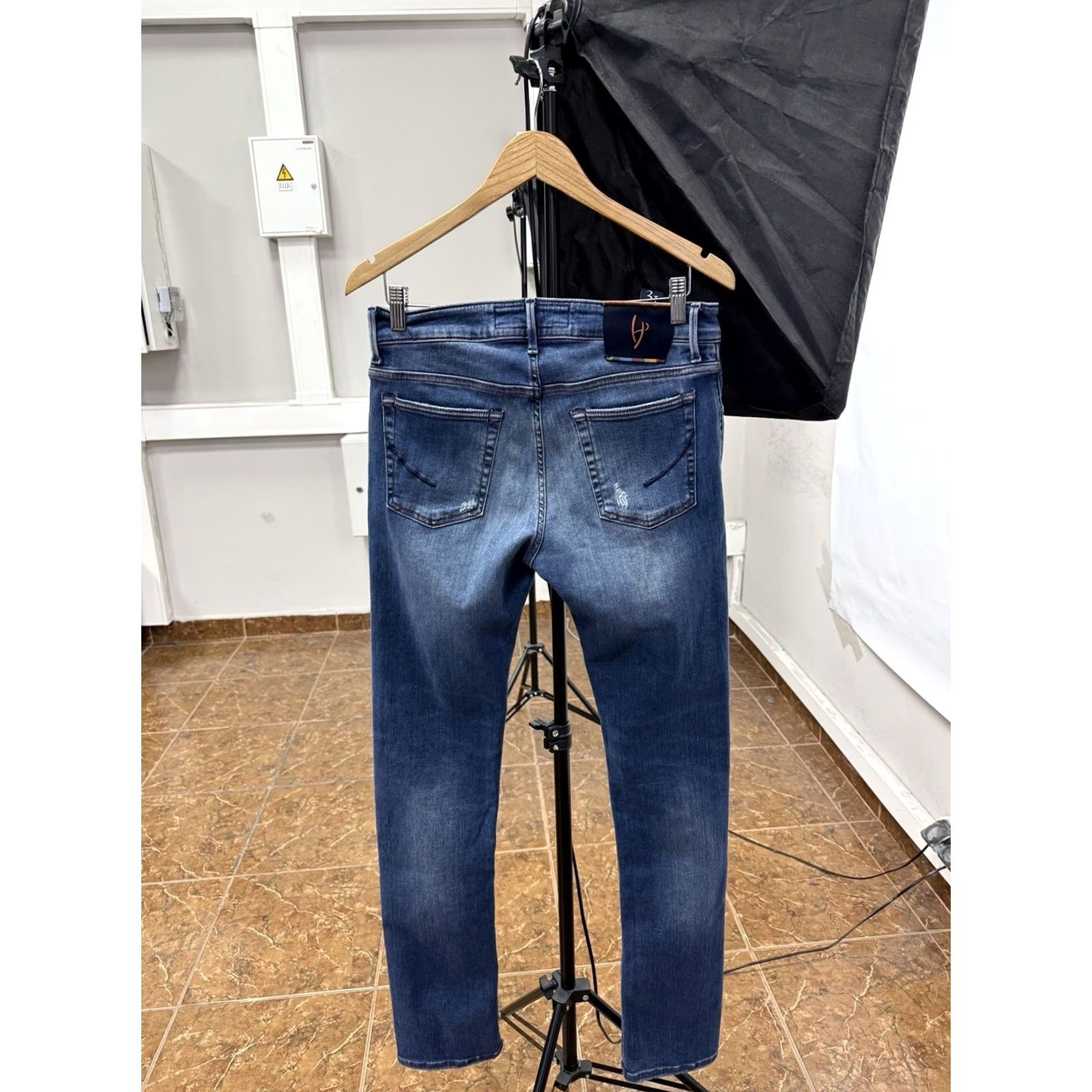 Vintage Handpicked Luxury Jeans Made in Italy Slim Fit Size 31 Jeans Men Blue Size US 31 - 2 Thumbnail