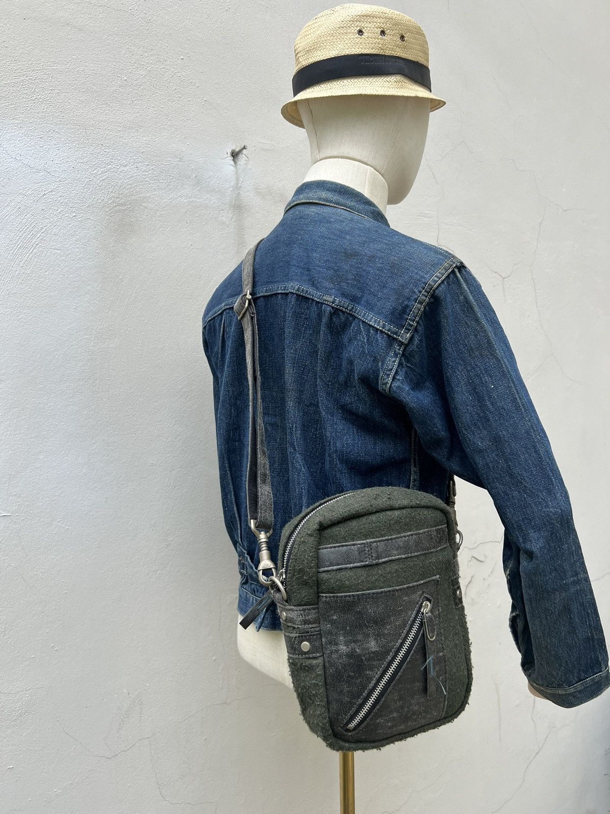 Lui's Vintage Luis Japan Distressed Hybrid Wool Leather Sling Bag Size ONE SIZE - 5 Thumbnail