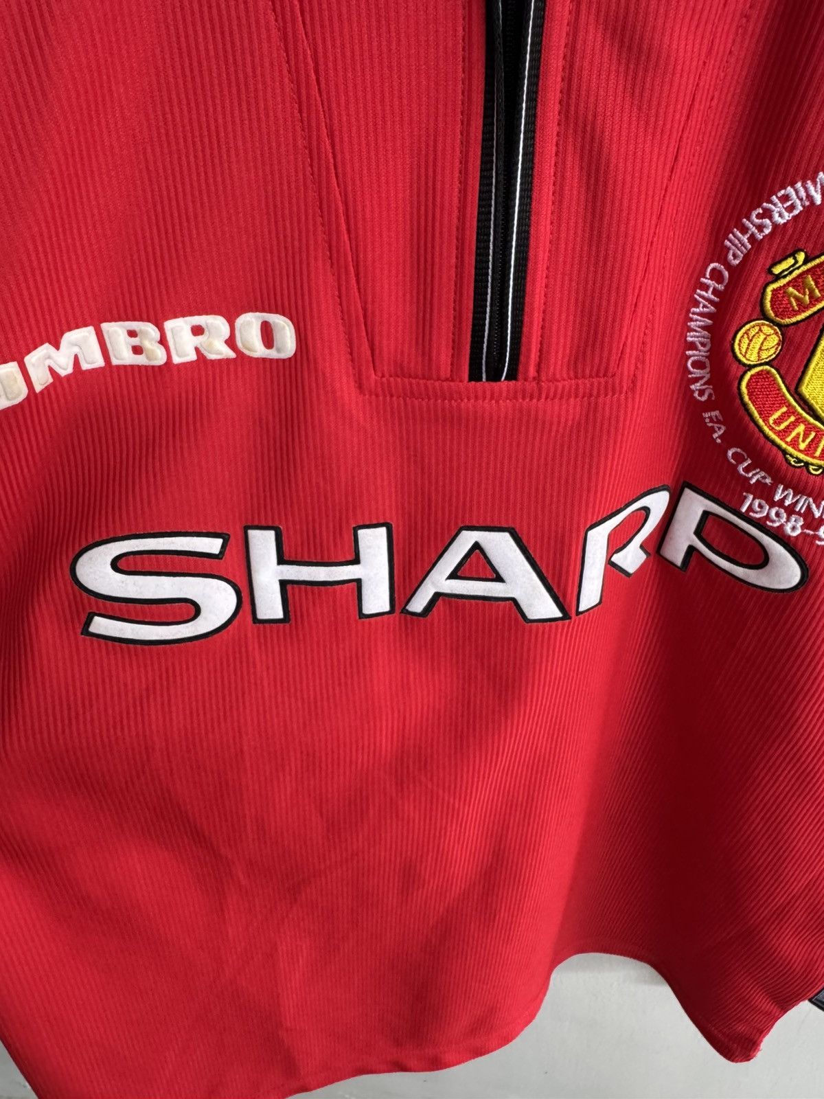 Umbro MANCHESTER UNITED 1998/1999 TREBLE WINNER SEASON HOME JERSEY Size US S / EU 44-46 / 1 - 4 Thumbnail