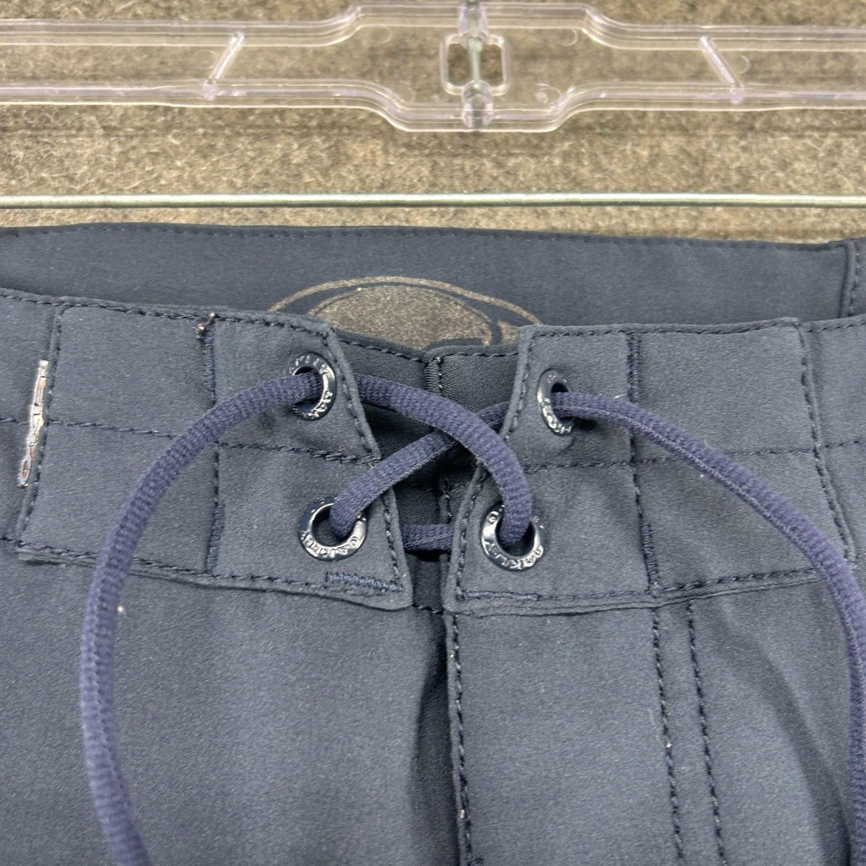Oakley VINTAGE Oakley Board Shorts Mens 30 Blue Navy Solid Surf Beach Y2K Size US 30 / EU 46 - 4 Thumbnail