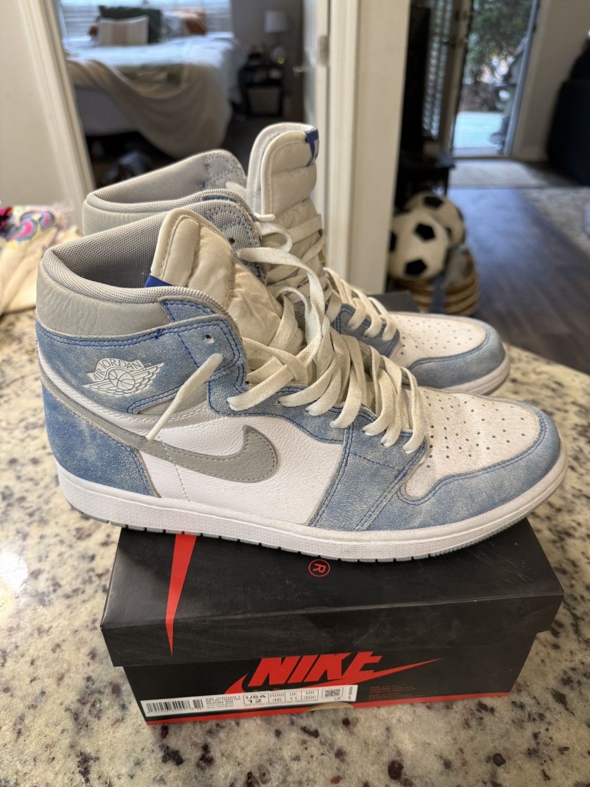 Nike Nike Air Jordan 1 Retro OG Hyper Royal Size US 12 / EU 45 - 1 Thumbnail