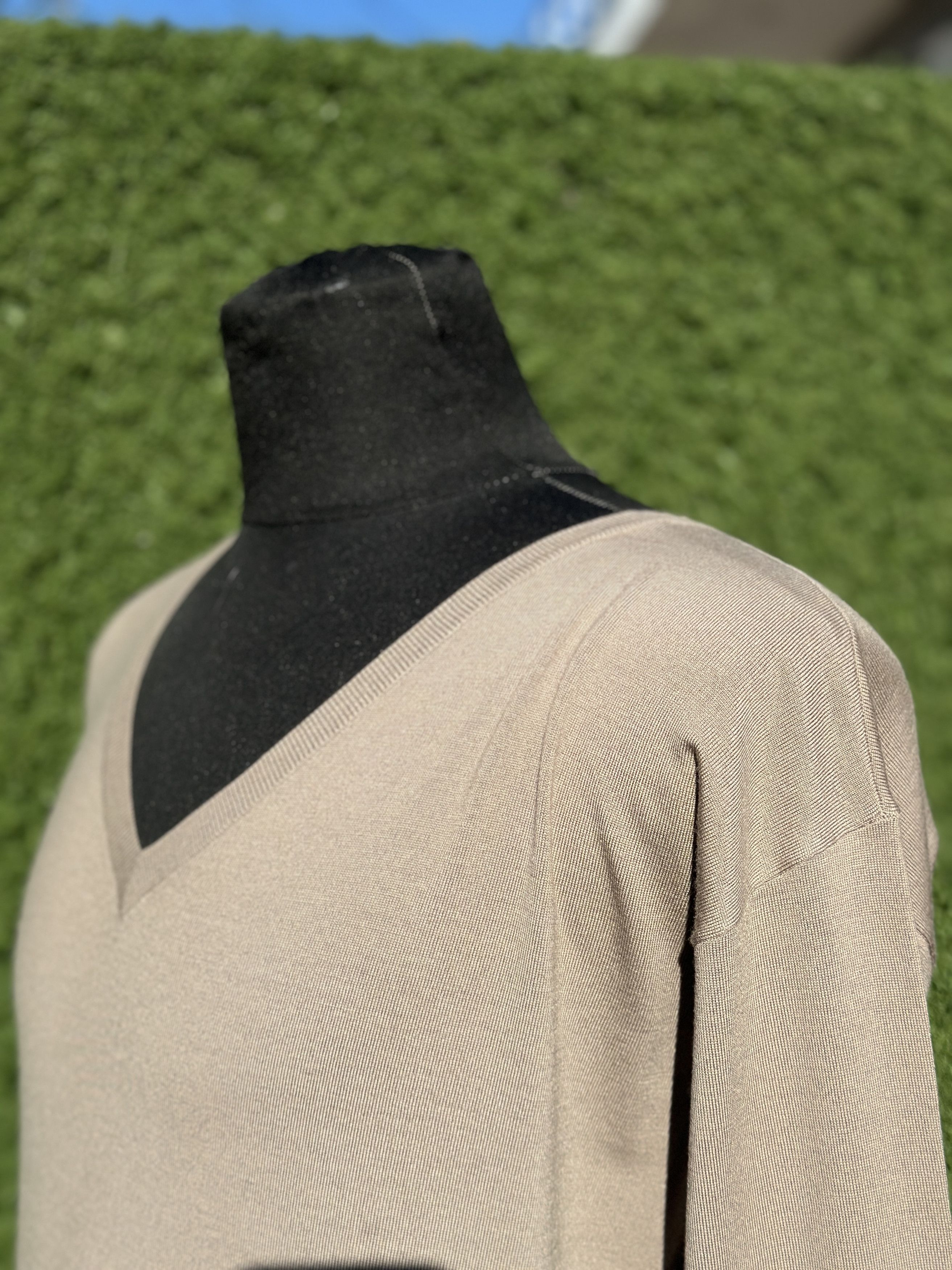 Ralph Lauren Purple Label Ralph Lauren Purple Label V-Neck Wool Knit Sweater Size S Size S / US 4 / IT 40 - 6 Thumbnail