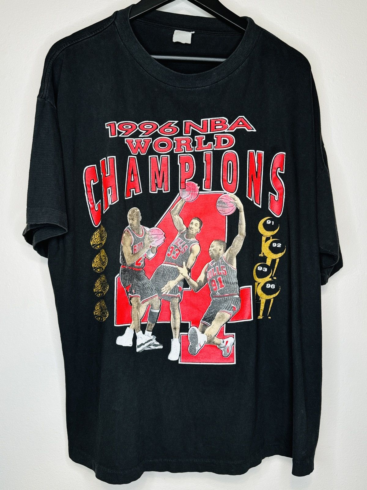 NBA × Vintage 1996 Chicago Bulls Jordan Pippen Rodman Tee BOXEY FIT Size US XL / EU 56 / 4 - 1 Thumbnail
