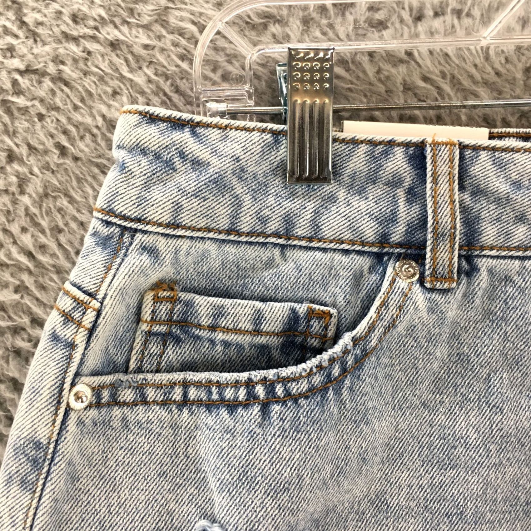 Forever 21 Forever 21 High Rise Relaxed Mom Shorts Womens 12 Blue Ripped 5 Pockets NEW Size 34" / US 12 / IT 48 - 2 Thumbnail