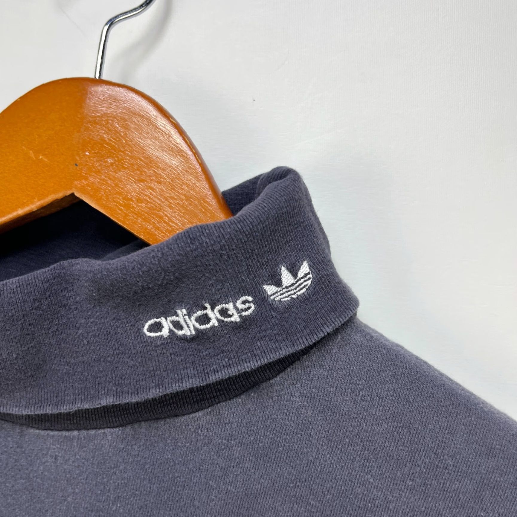 Adidas VINTAGE Adidas Turtleneck Long Sleeve Shirt L Gray 80s Sun Faded Trefoil Logo Men's Regular Knit Cotton Shirt Size US L / EU 52-54 / 3 - 4 Thumbnail
