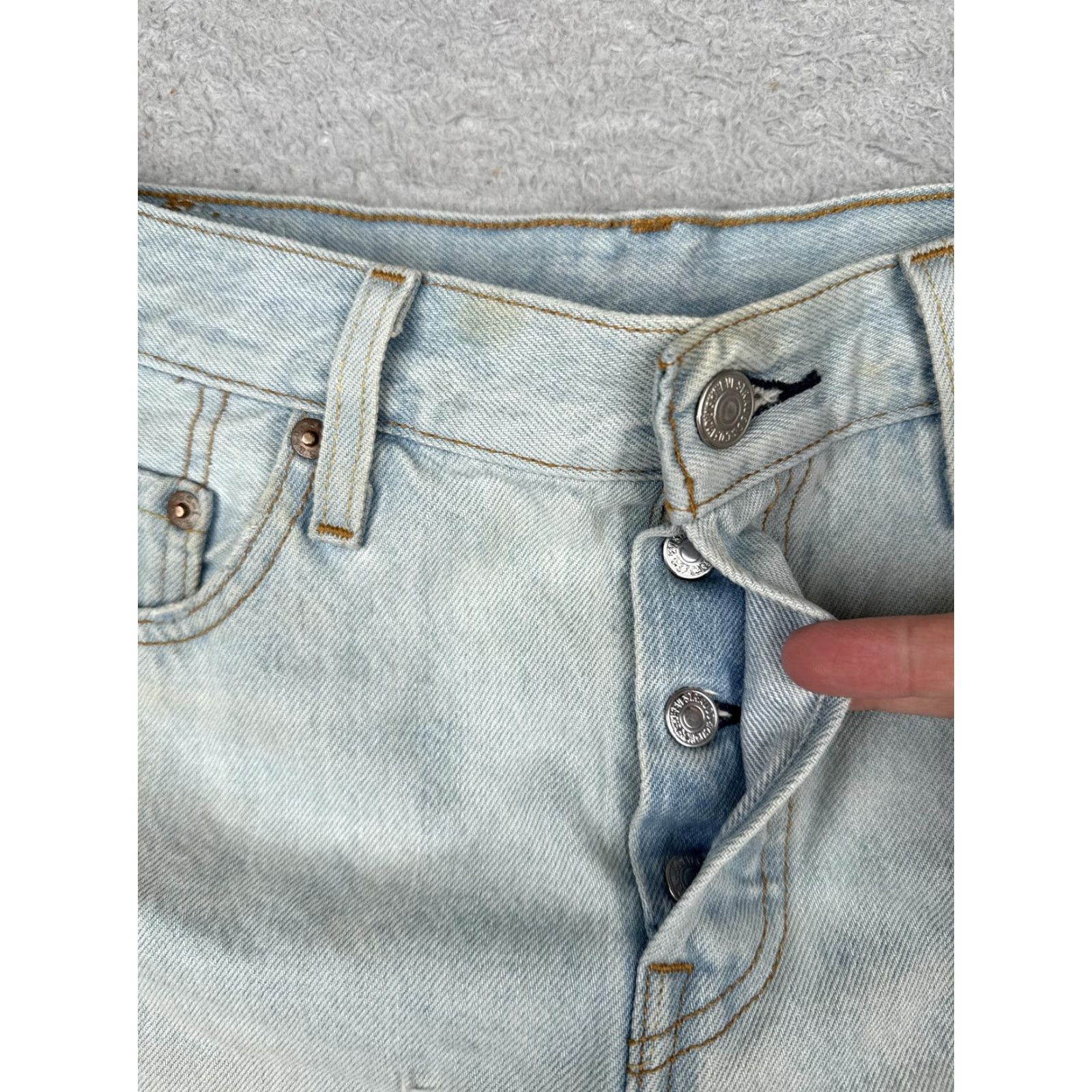 Levi's VINTAGE Levis 501 Shorts Womens 28 Light Wash Denim Premium Big E Button Fly Cutoff Size 28" / US 6 / IT 42 - 6 Thumbnail