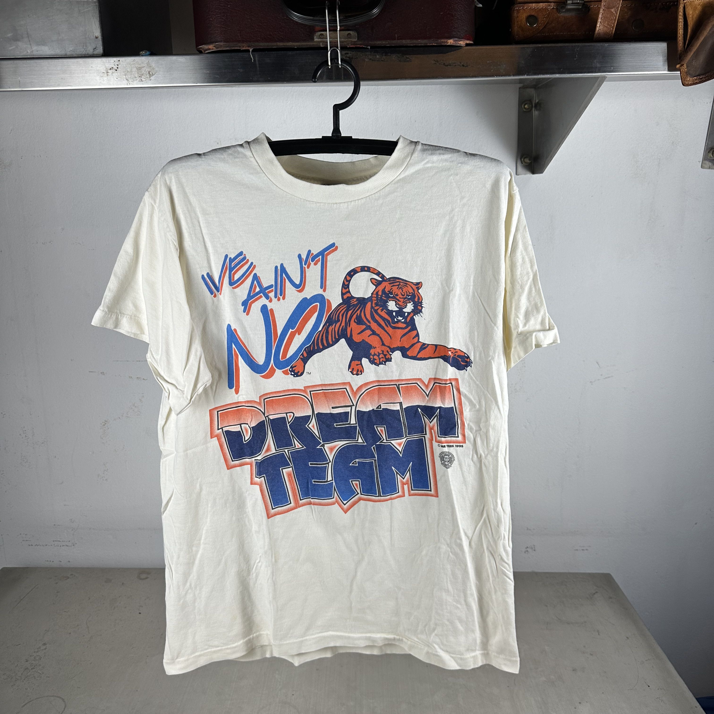 Vintage 1995 Auburn Tigers We Ain't No Dream Team NCAA T-shirt Size US XL / EU 56 / 4 - 1 Thumbnail