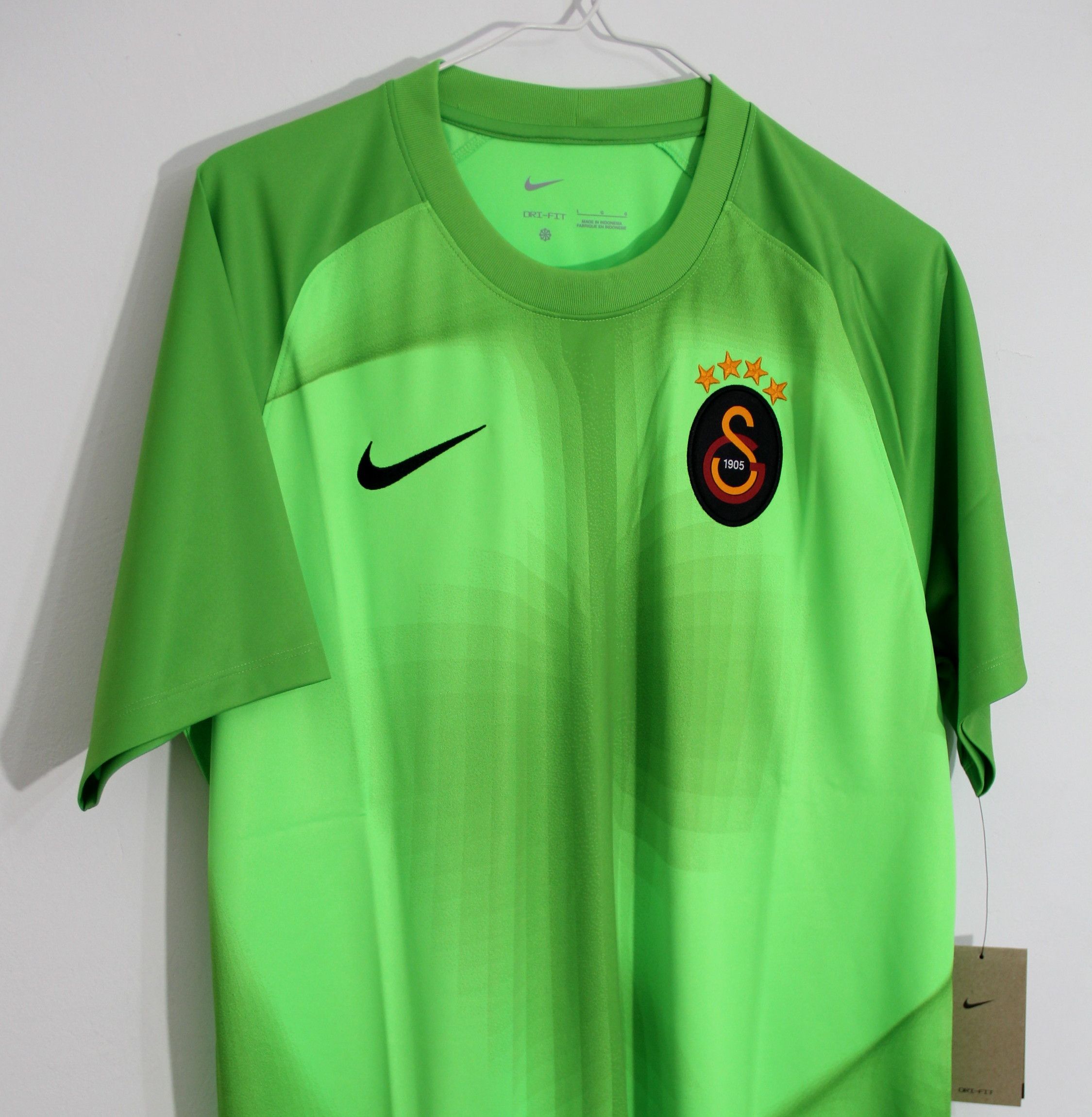 Nike Galatasaray Goalkeeper jersey 2022/23 DM1691-398 SIZE M Size US M / EU 48-50 / 2 - 2 Thumbnail