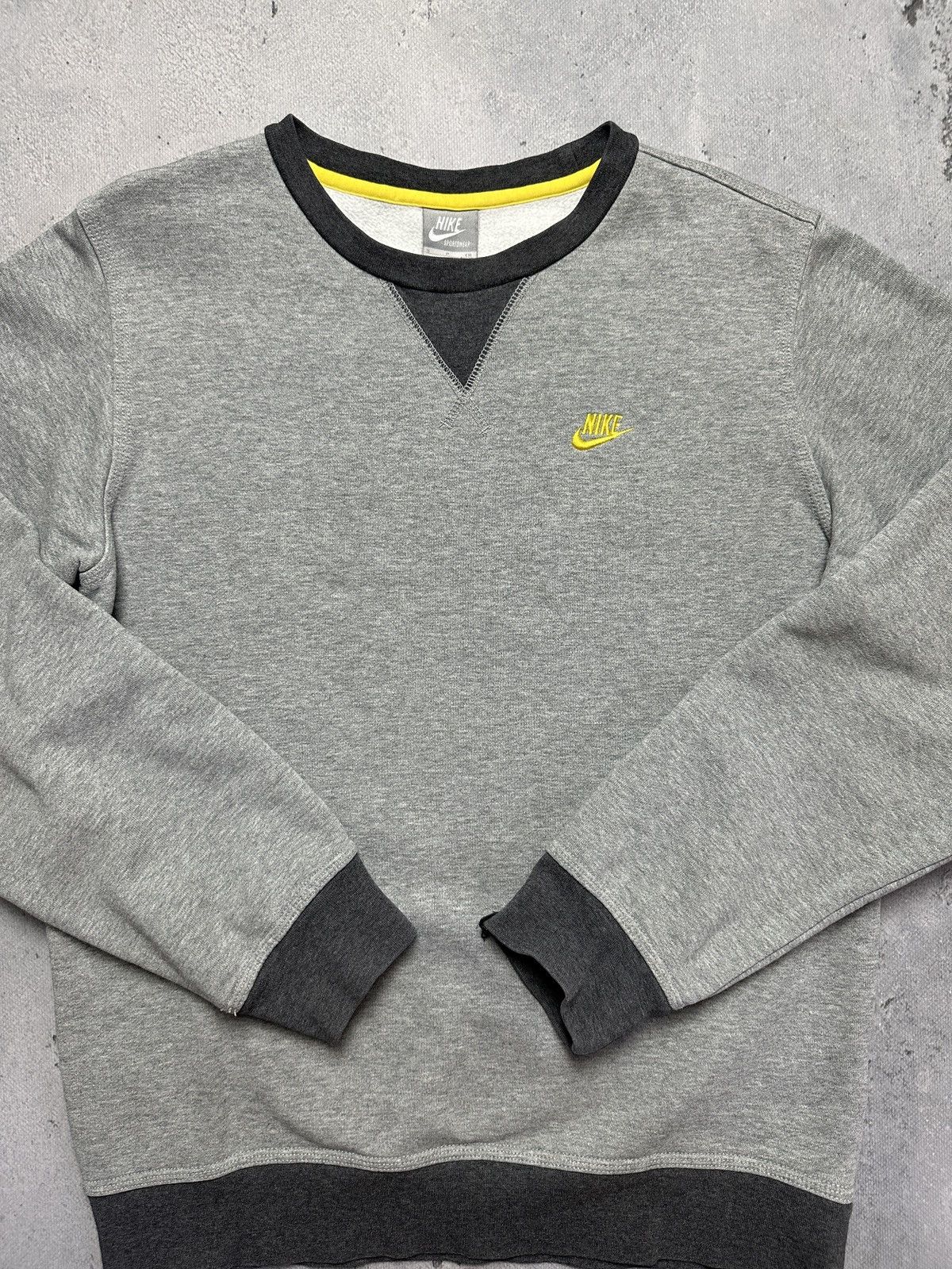 Nike Vintage Crewneck Nike boxy small swoosh y2k 90s logo USA 00s Size US S / EU 44-46 / 1 - 6 Thumbnail