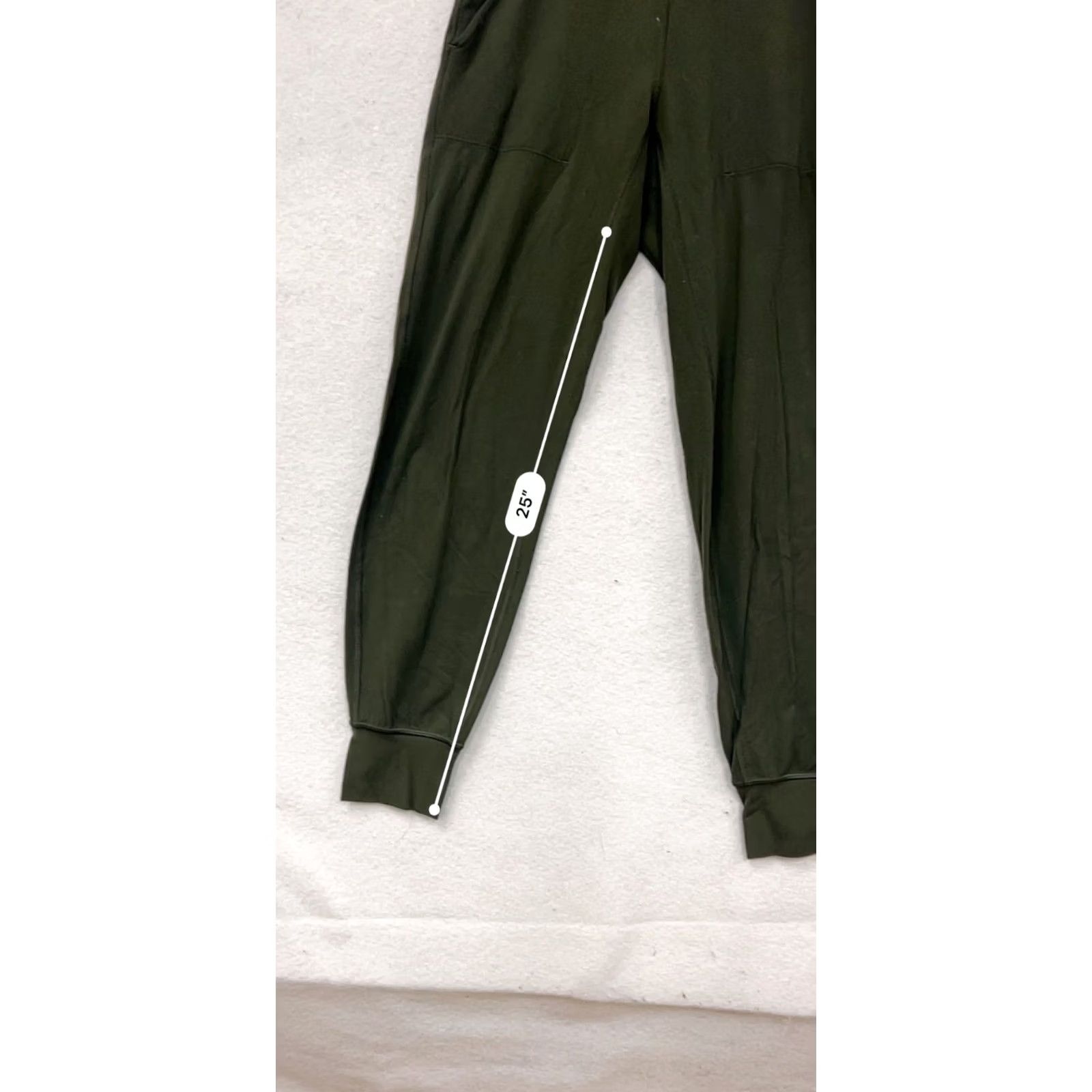 Lululemon VINTAGE Lululemon Olive Green Jogger Pants Womens 4 Jogger Olive Green Activewear Pants Women 4 XS? Size 27" / US 4 / IT 40 - 8 Thumbnail