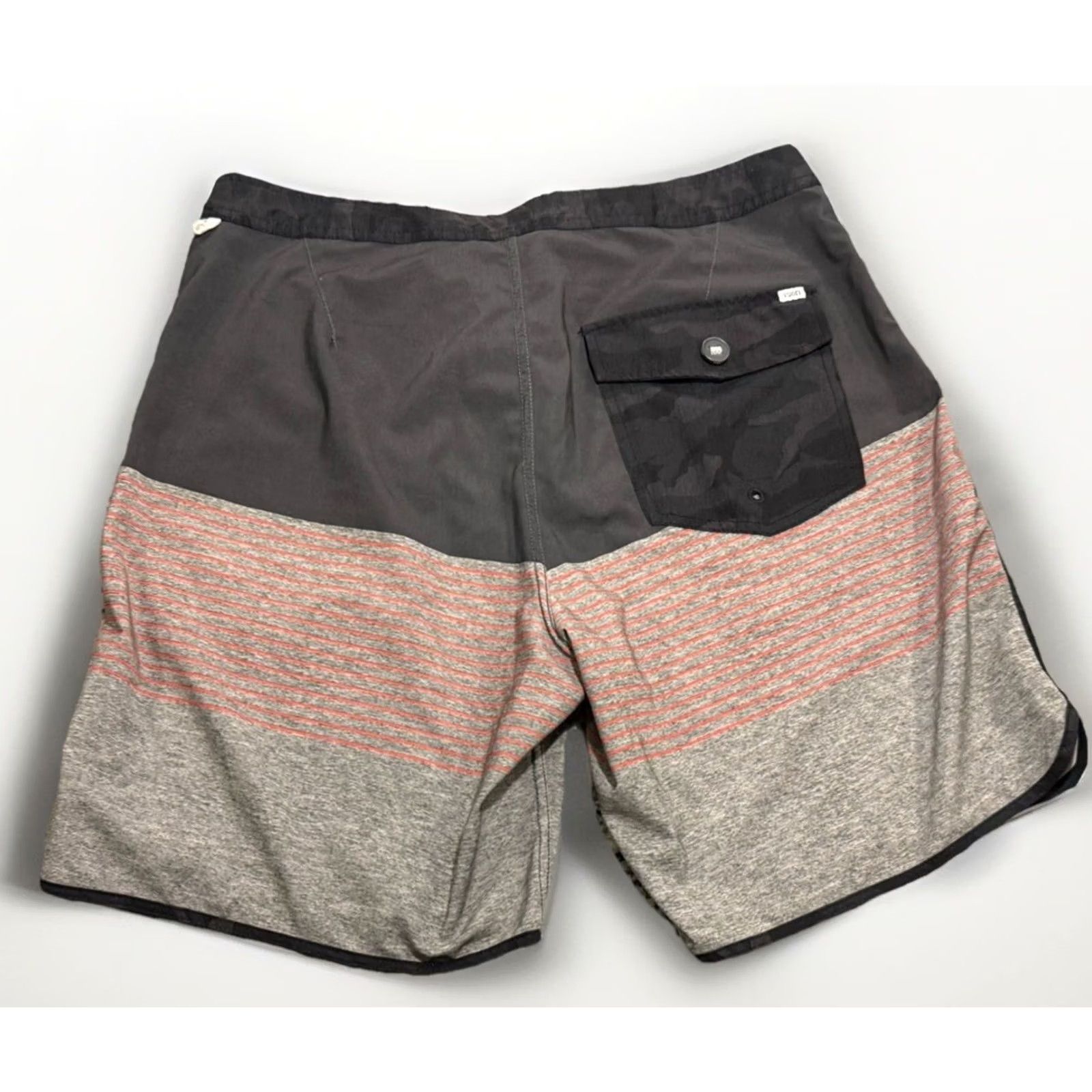 Vuori Vuori Men’s V314 Cruise Board Shorts 8” 32 Multicolor Polyester Blend Beach Swim Trunks with Back Pocket Drawstring Hook & Loop Fly Size US 32 / EU 48 - 6 Thumbnail